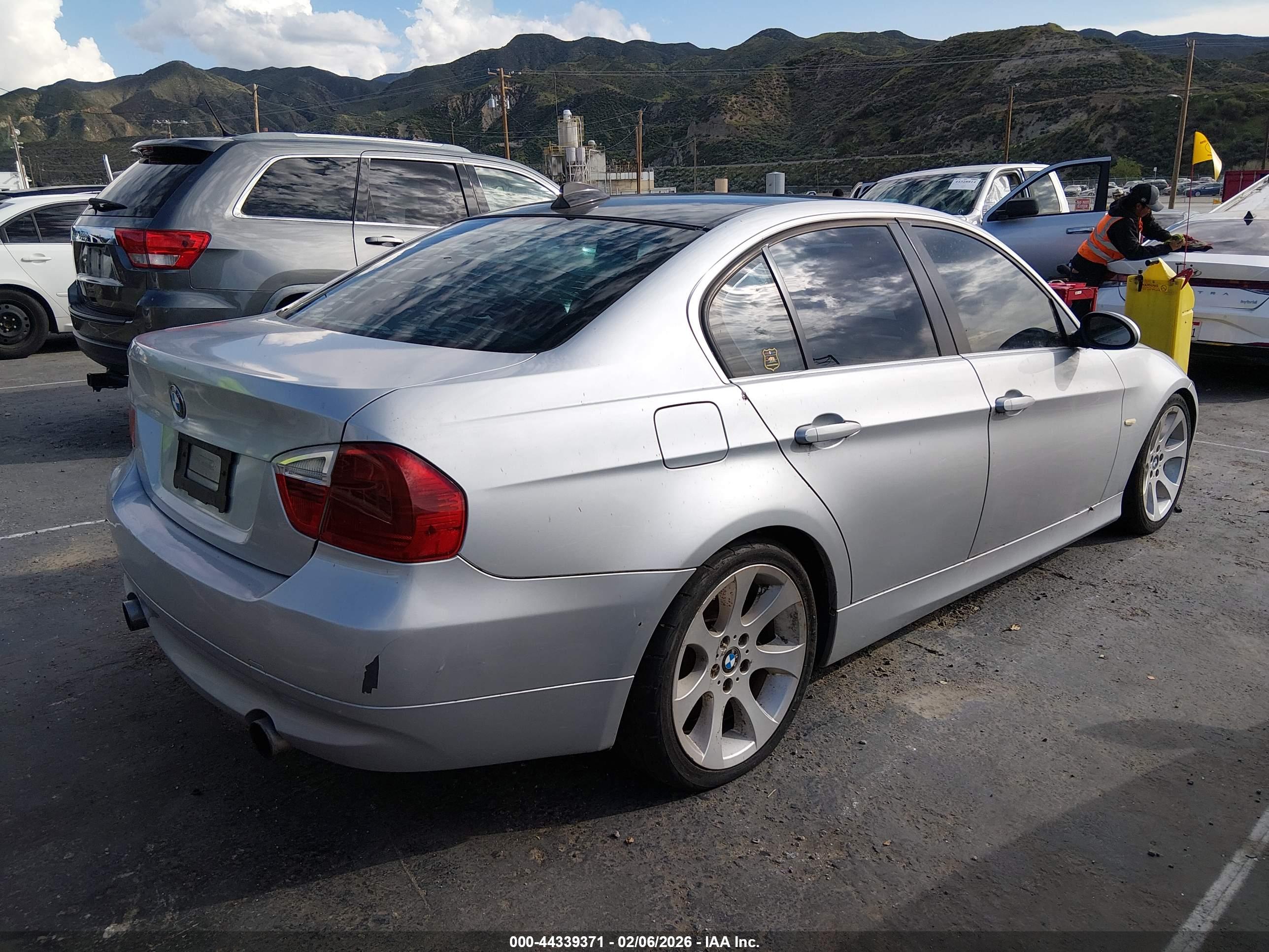 BMW 335I image 4