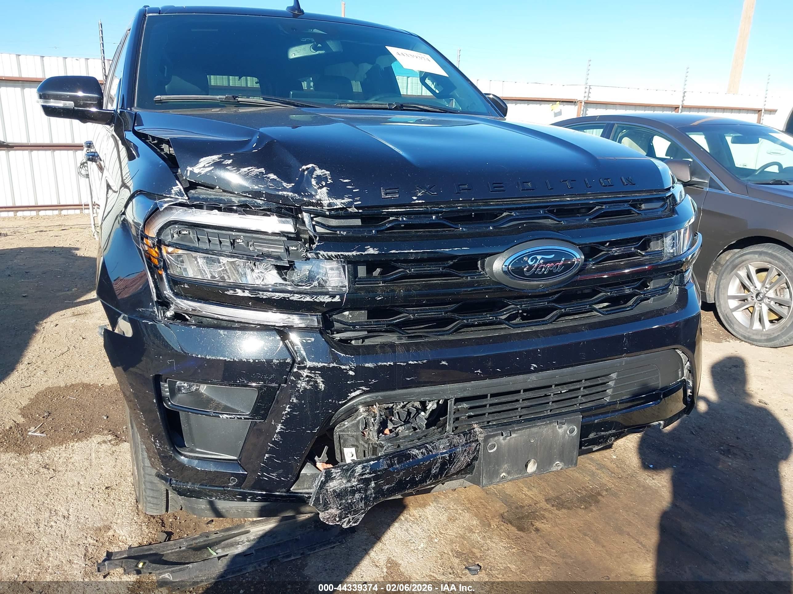 FORD EXPEDITION image 6