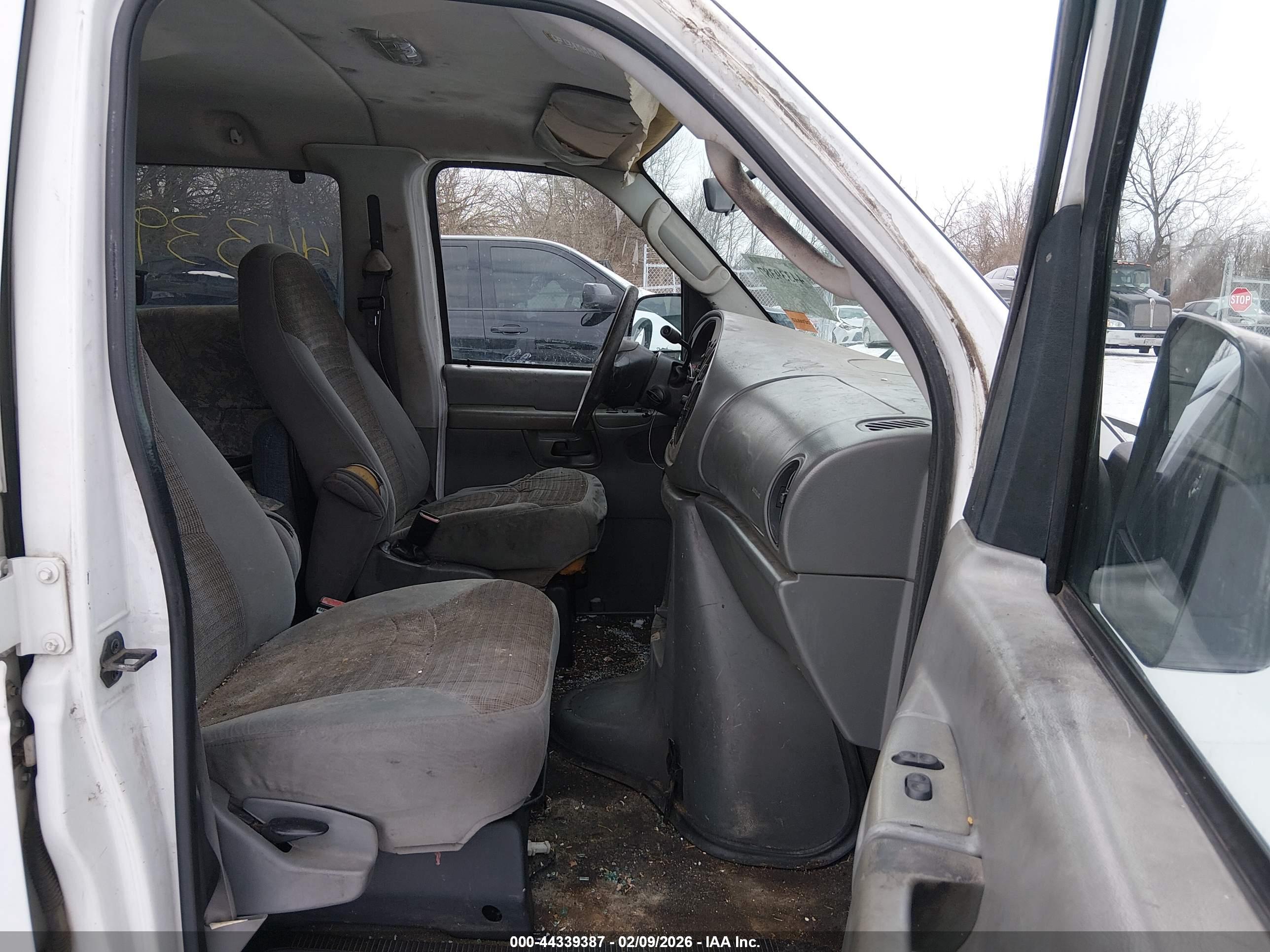 FORD E-350 image 5
