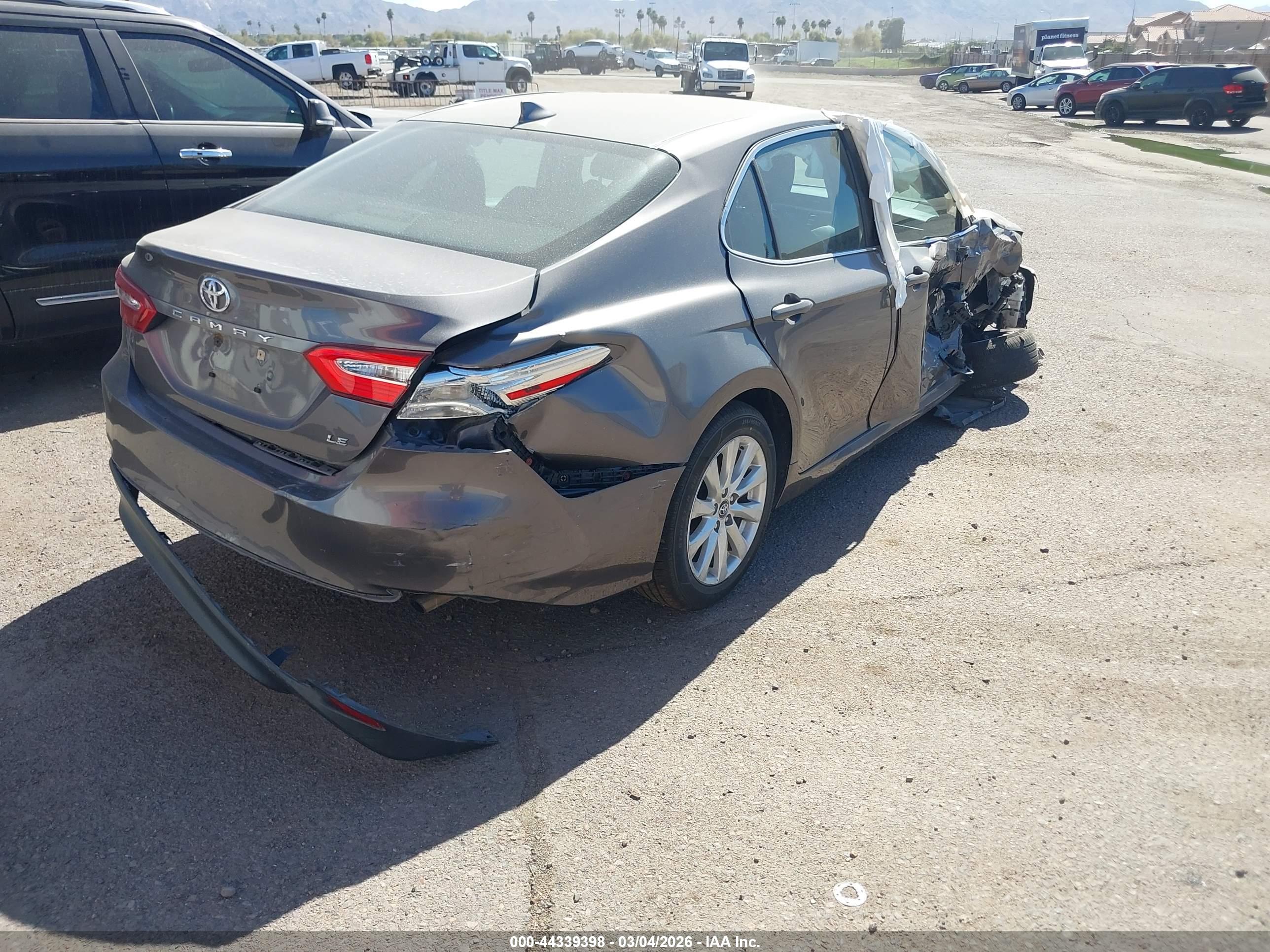 TOYOTA CAMRY image 4