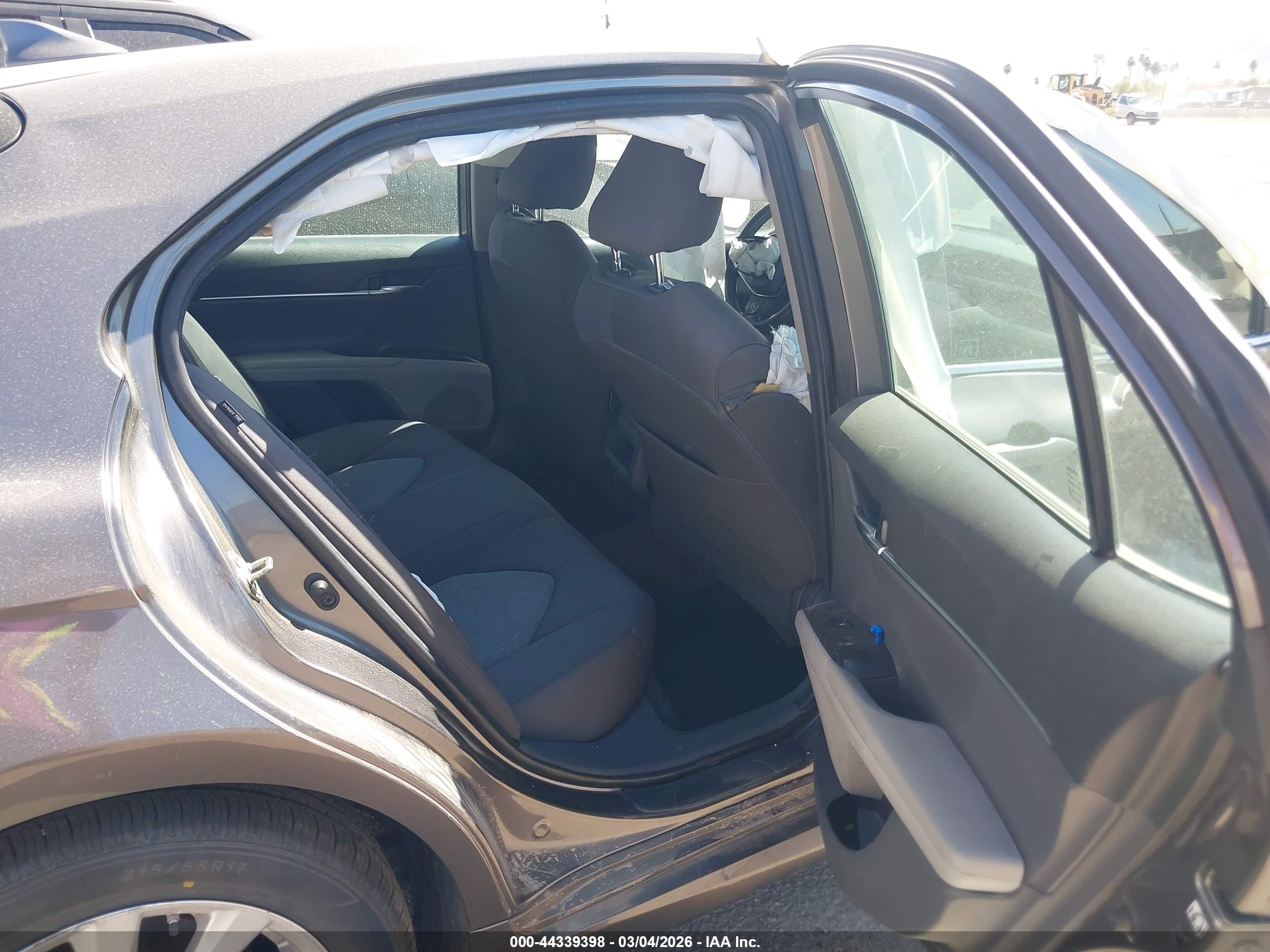 TOYOTA CAMRY image 8