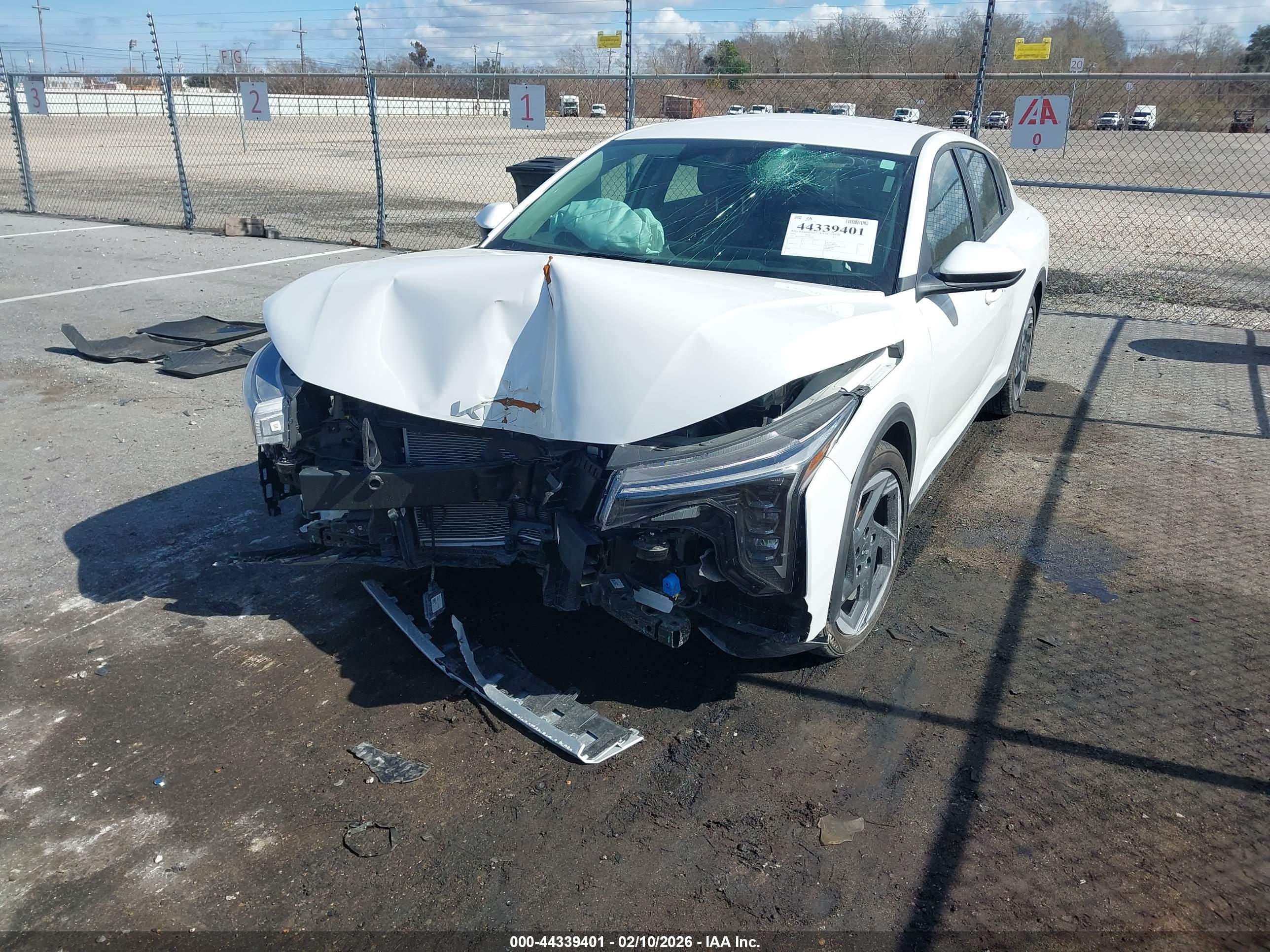 KIA K4 image 2