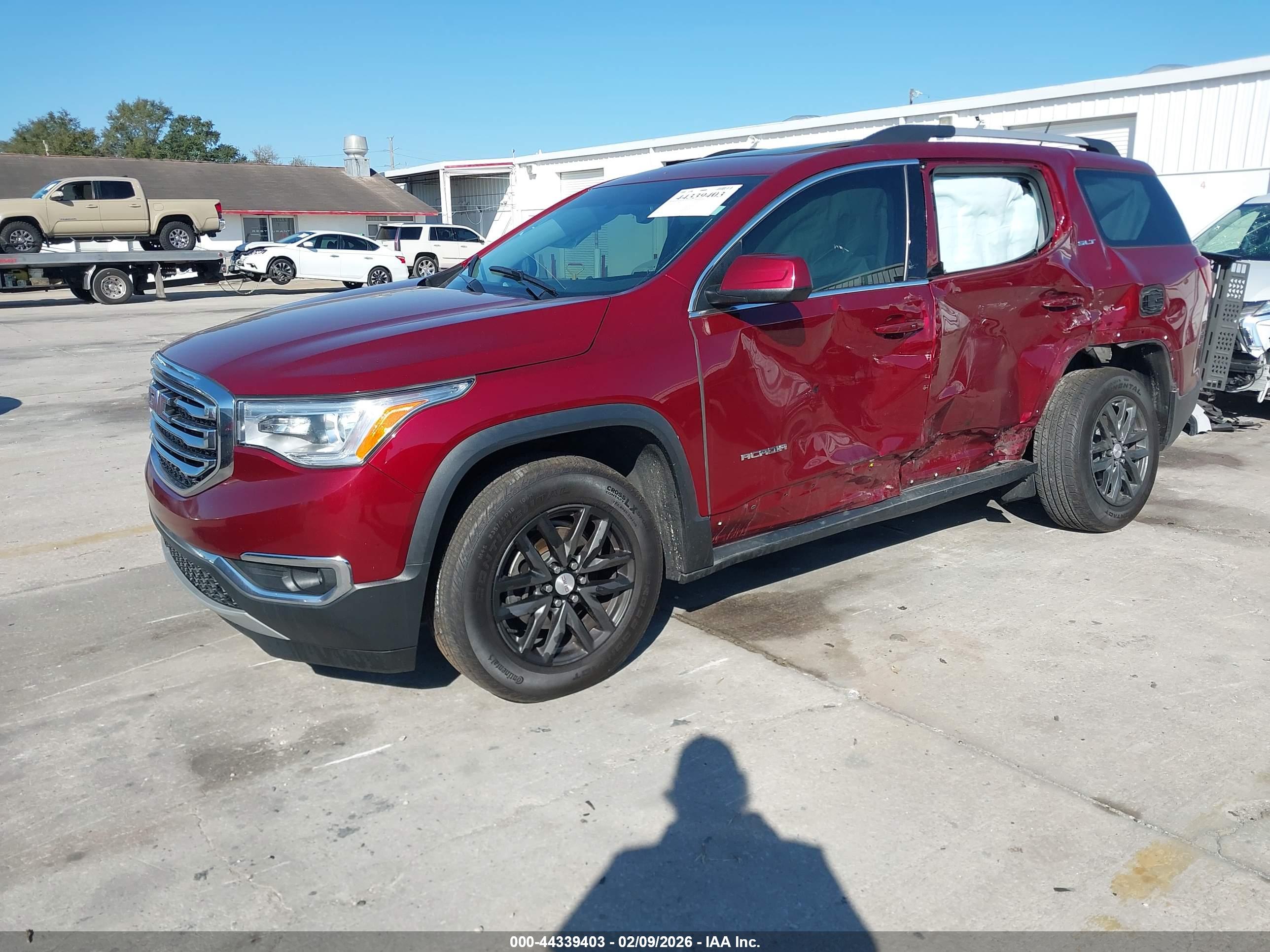 GMC ACADIA image 2