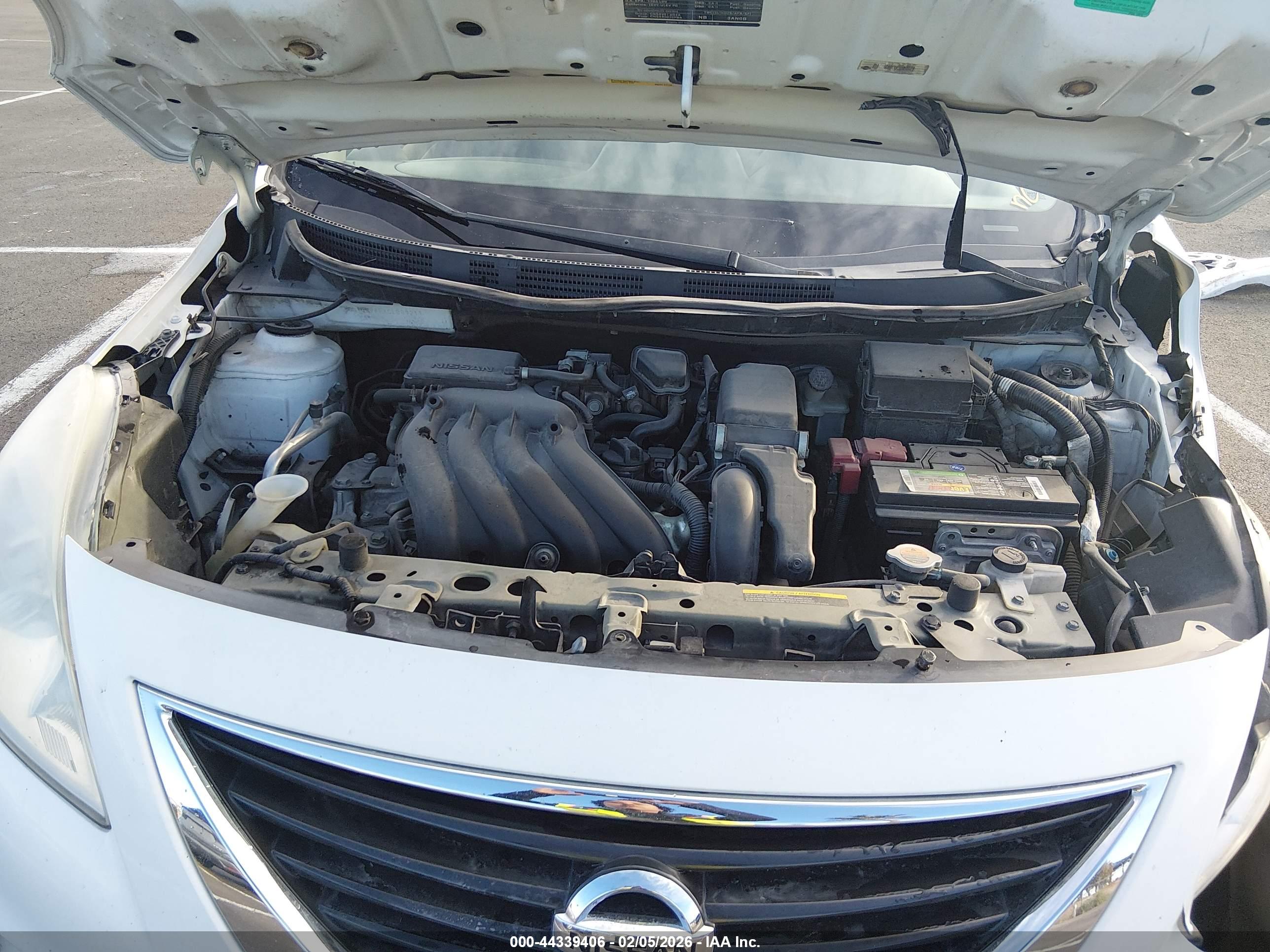 NISSAN VERSA image 10