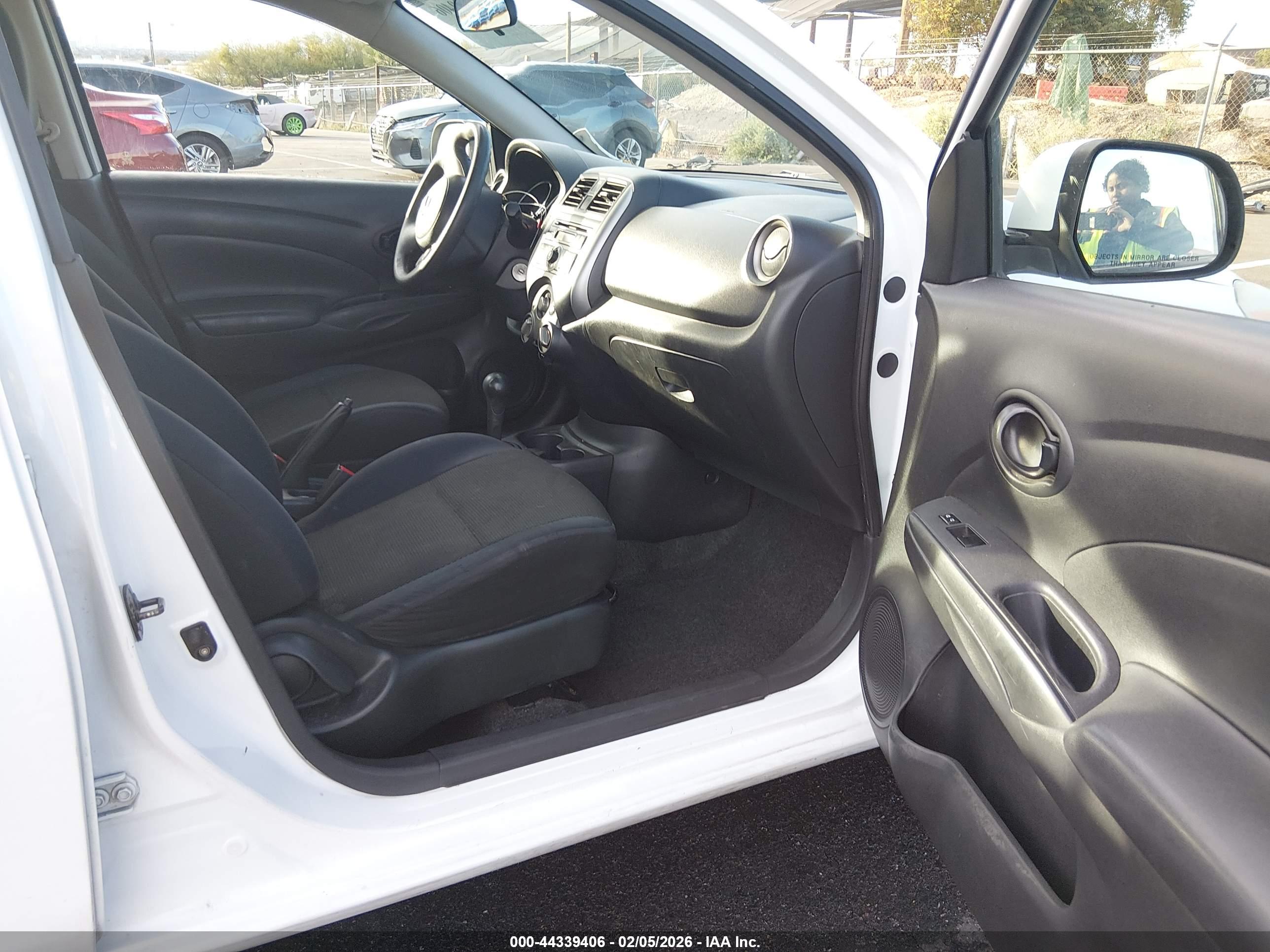 NISSAN VERSA image 5