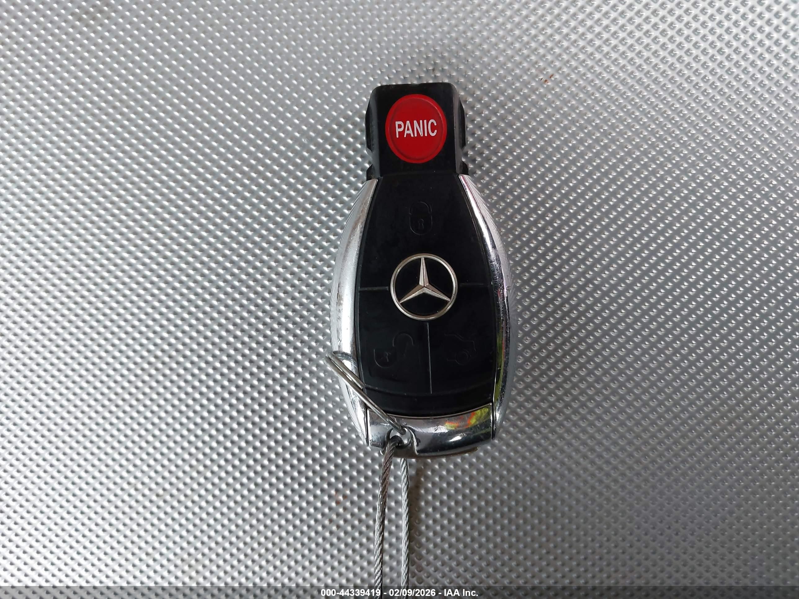 MERCEDES-BENZ E image 11