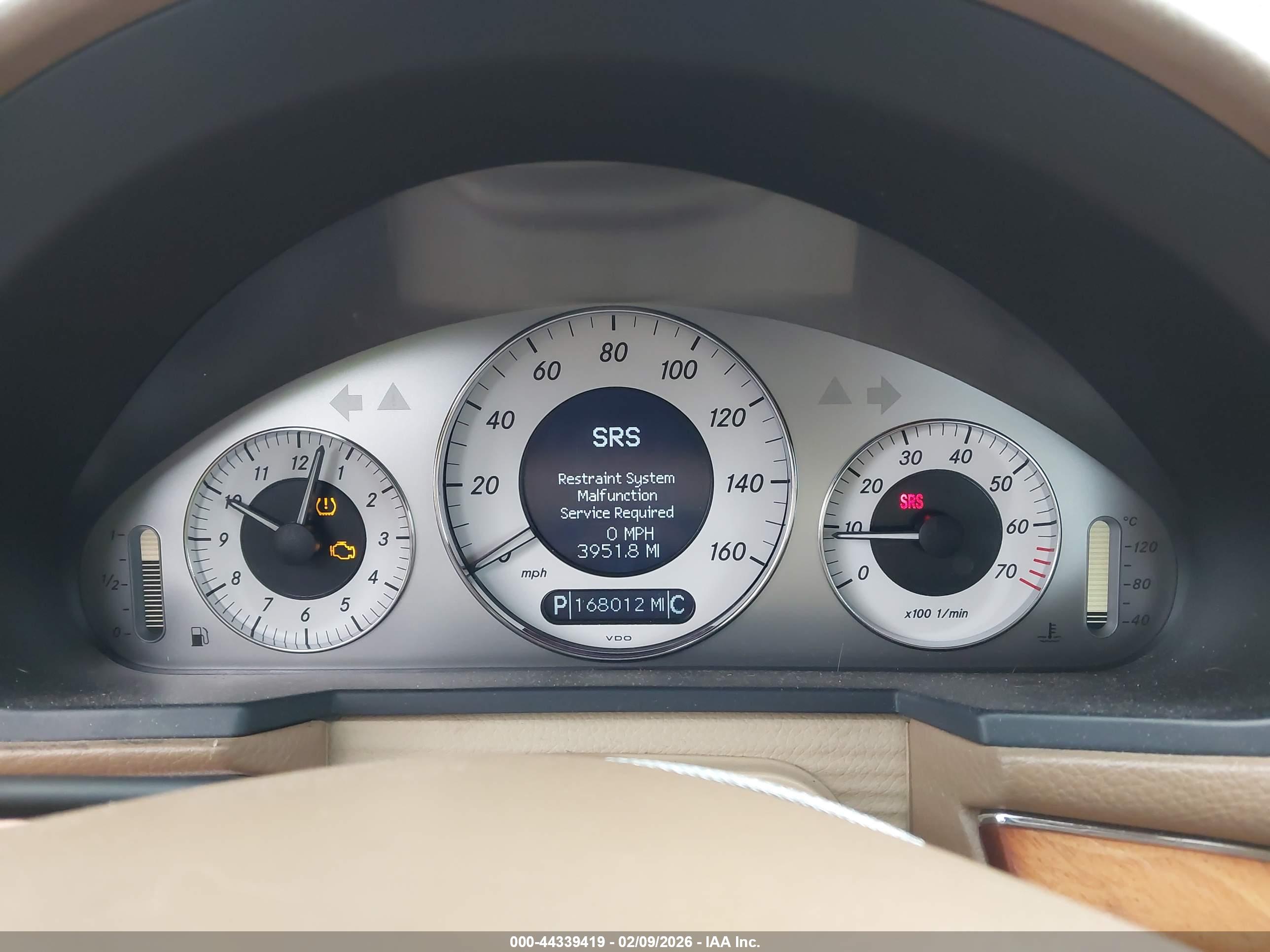 MERCEDES-BENZ E image 7