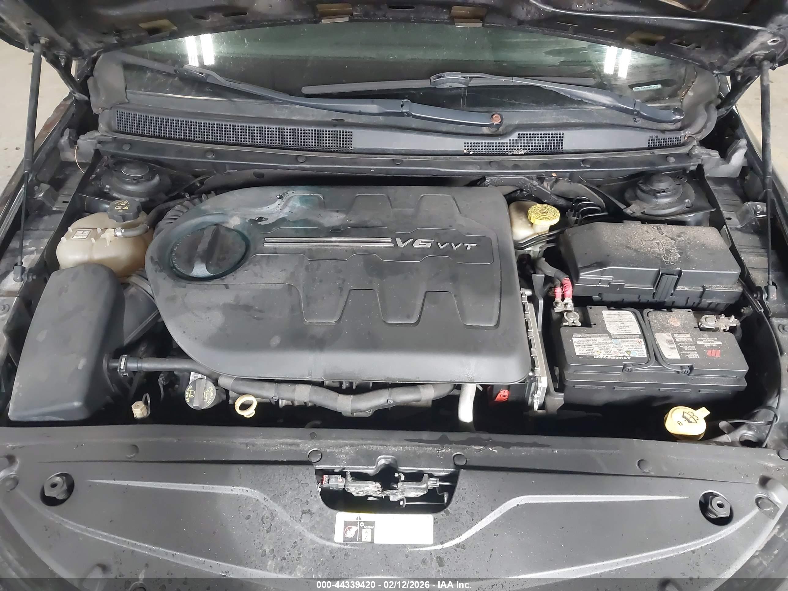 CHRYSLER 200 image 10