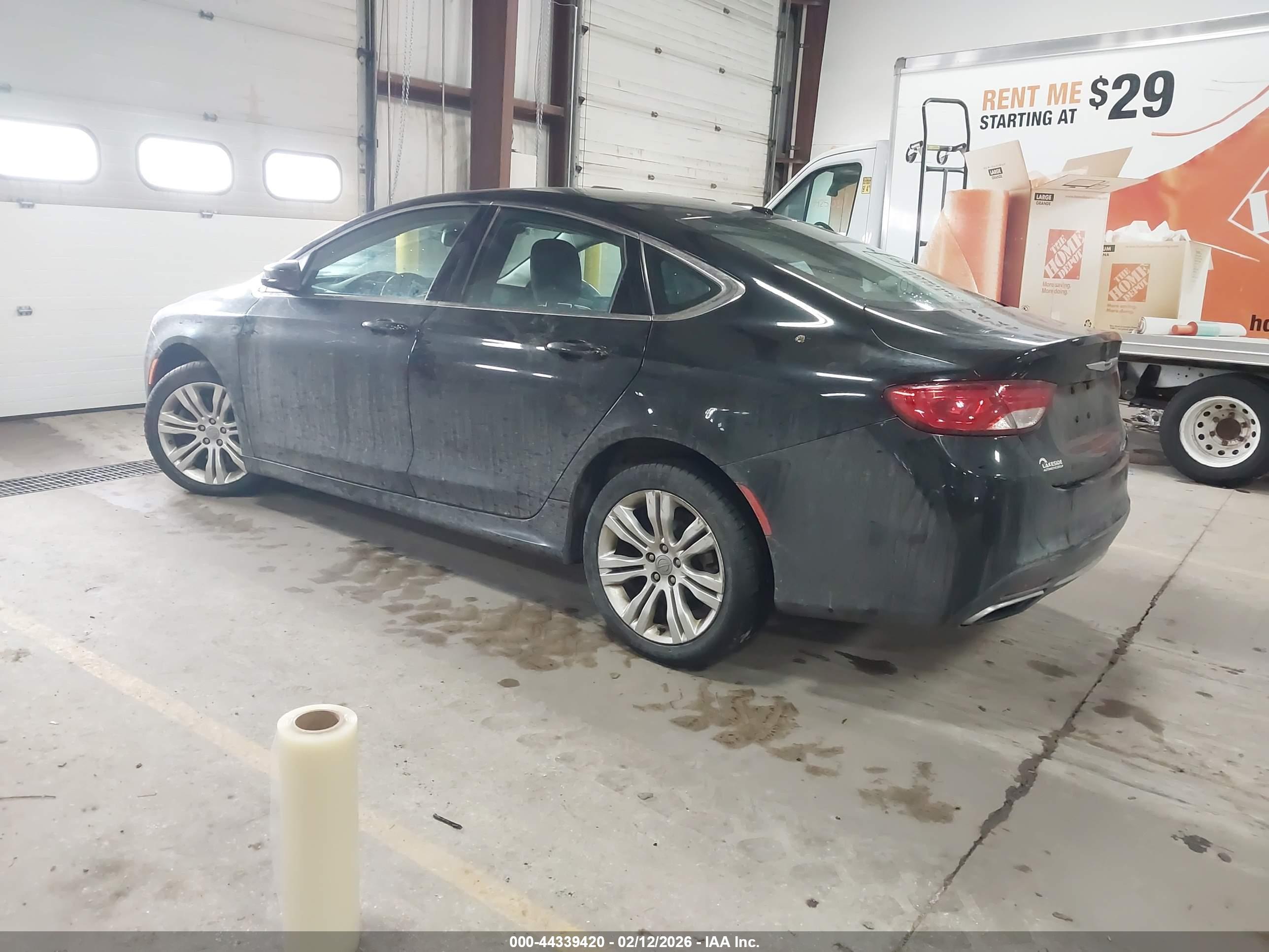 CHRYSLER 200 image 3