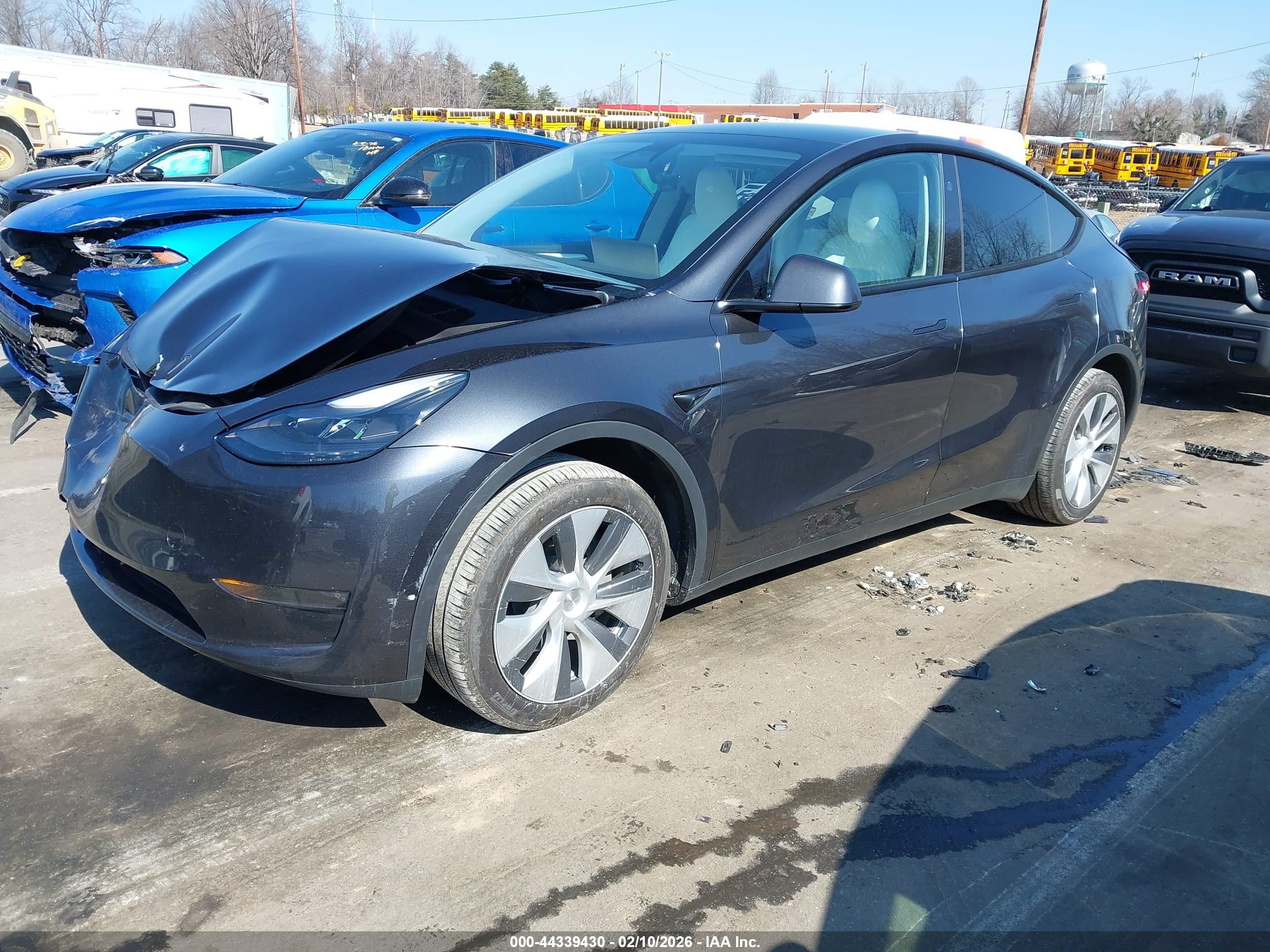 TESLA MODEL image 2