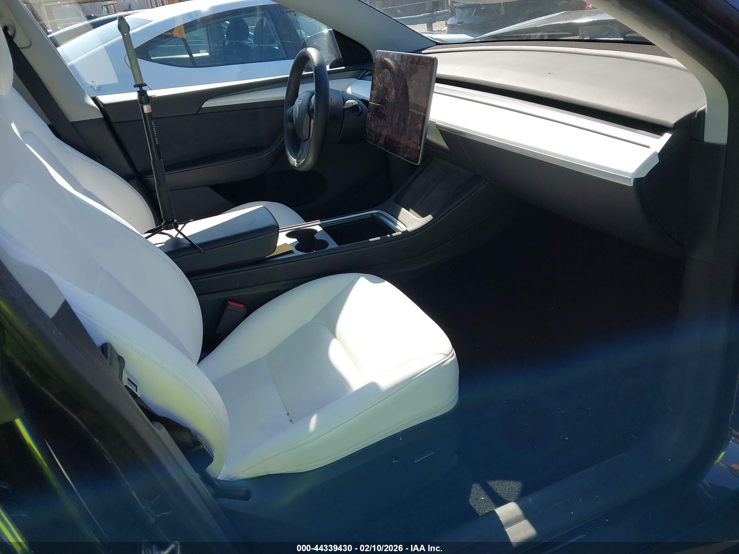 TESLA MODEL image 5