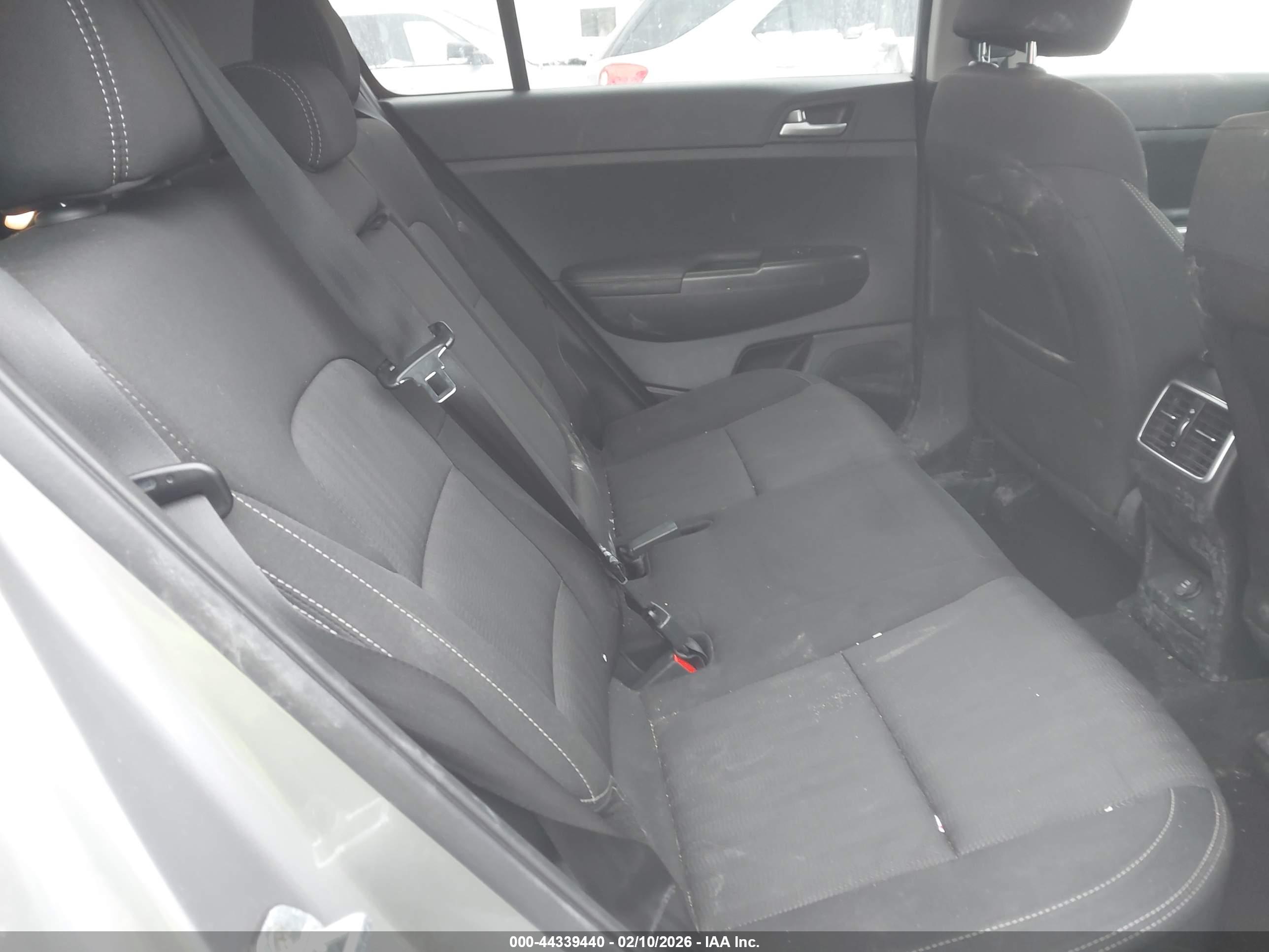 KIA SPORTAGE image 8
