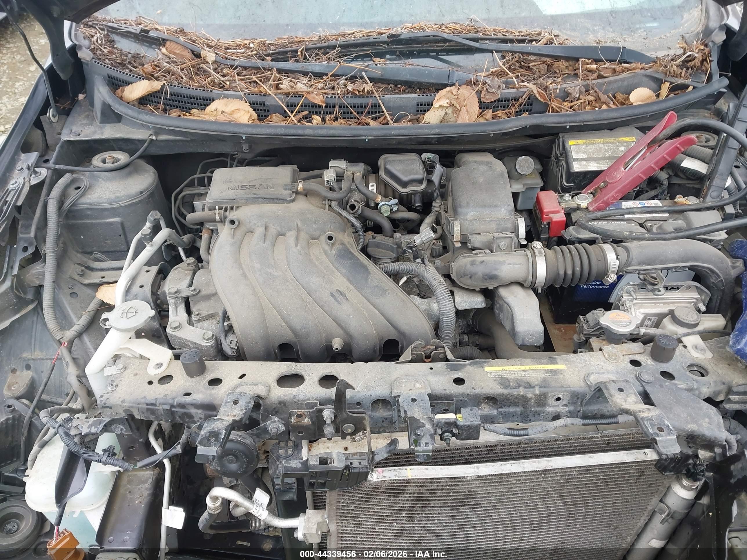 NISSAN VERSA image 10
