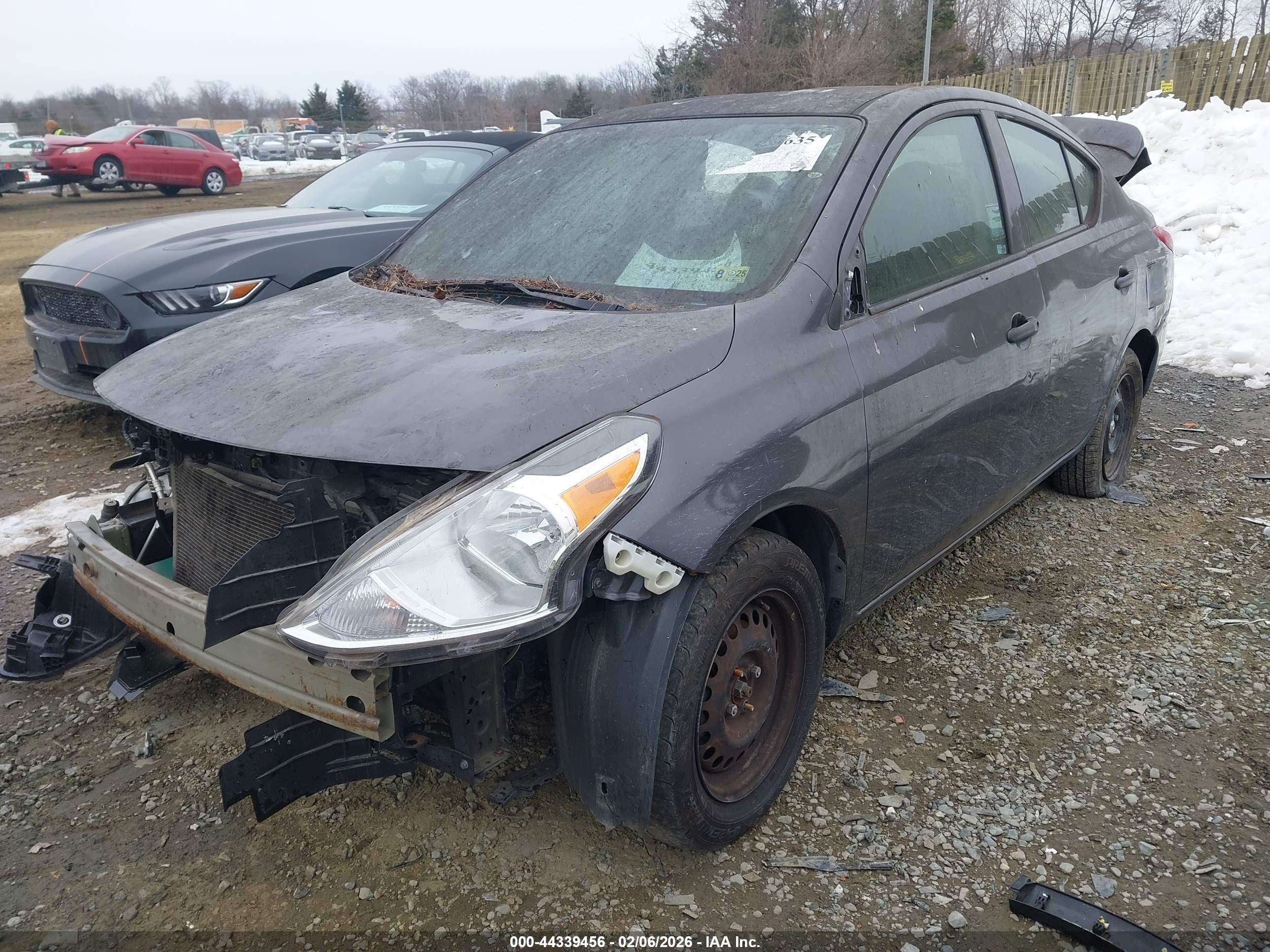 NISSAN VERSA image 2