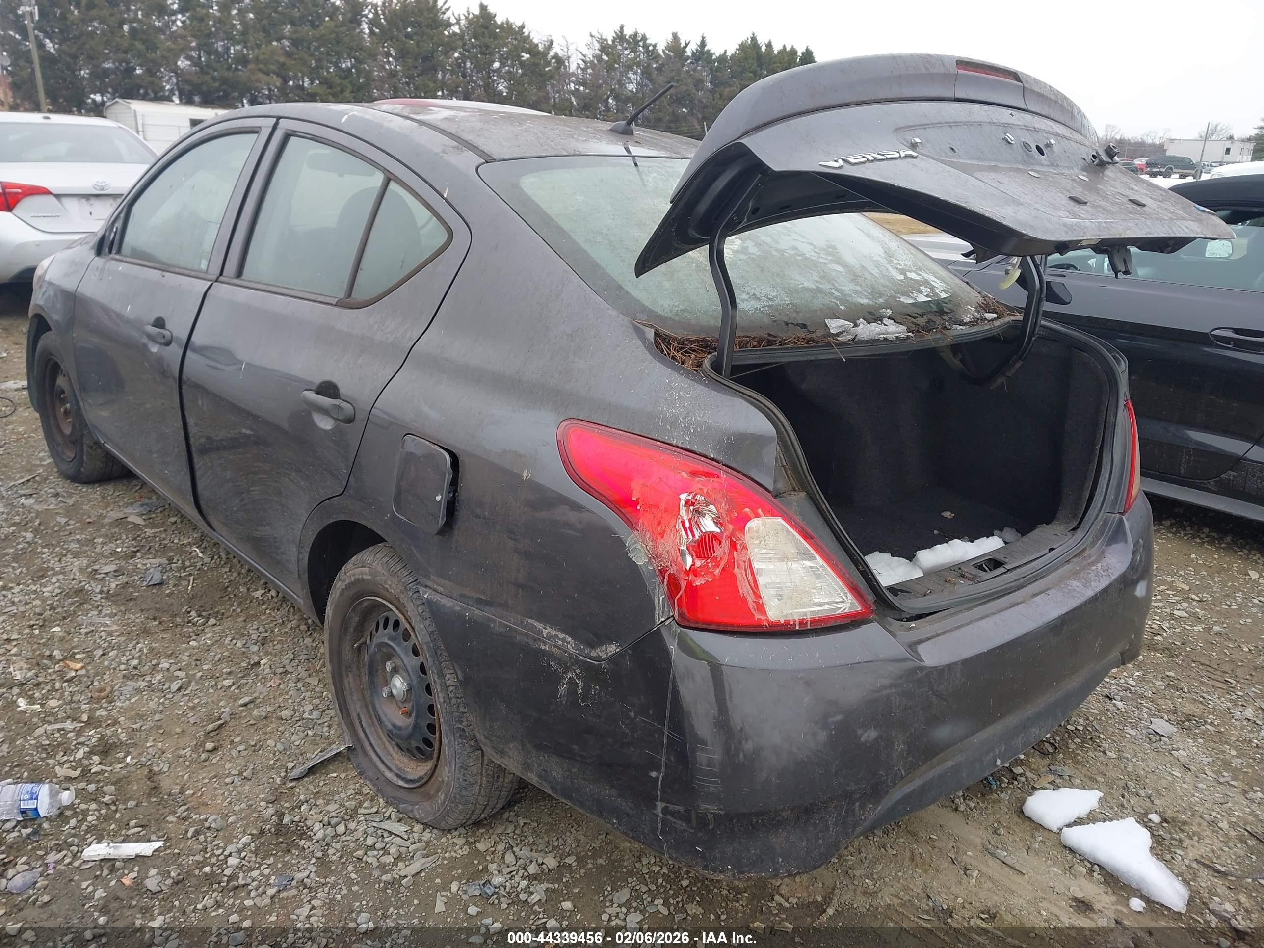 NISSAN VERSA image 3