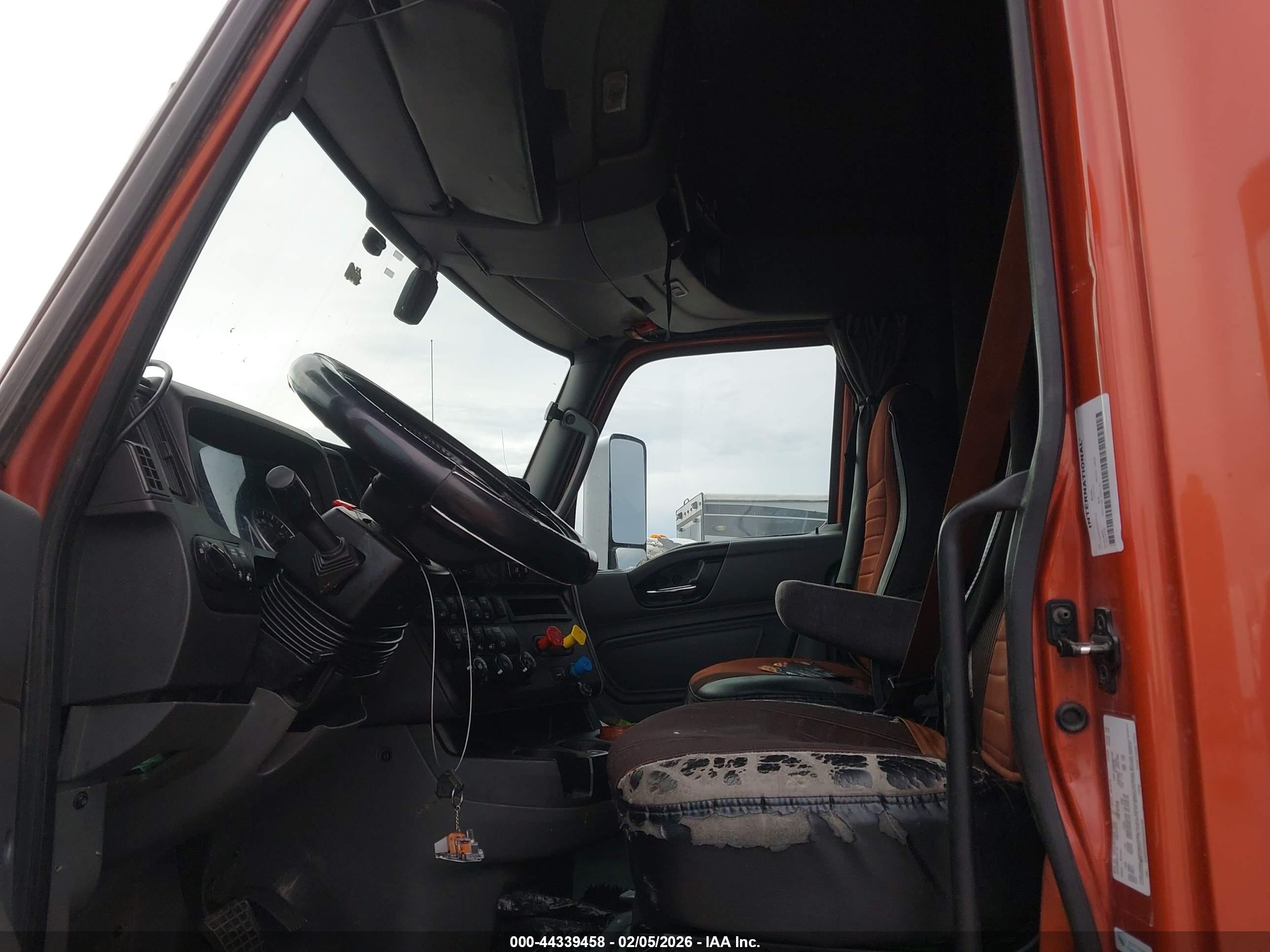 INTERNATIONAL LT image 7