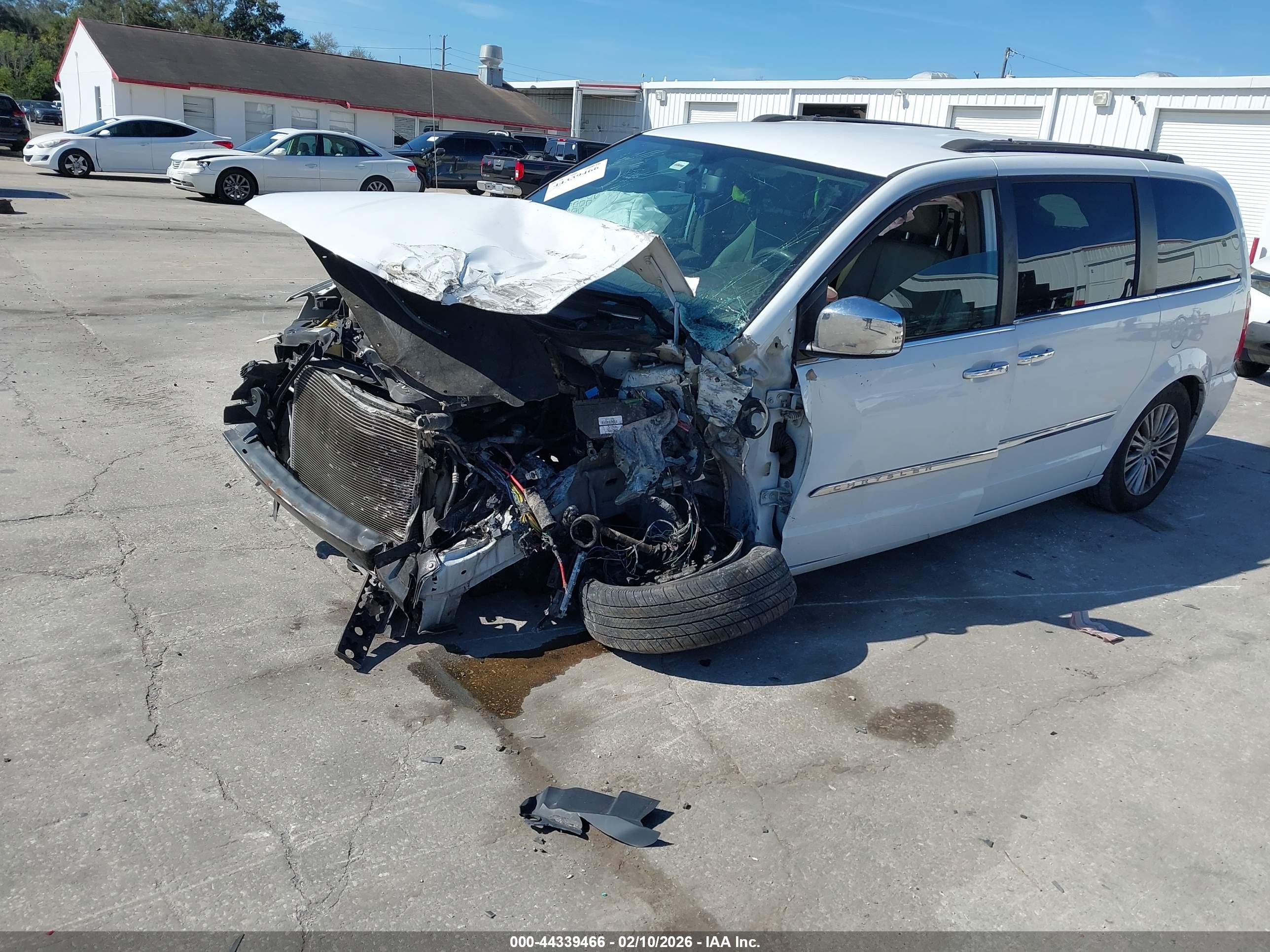 CHRYSLER TOWN image 2