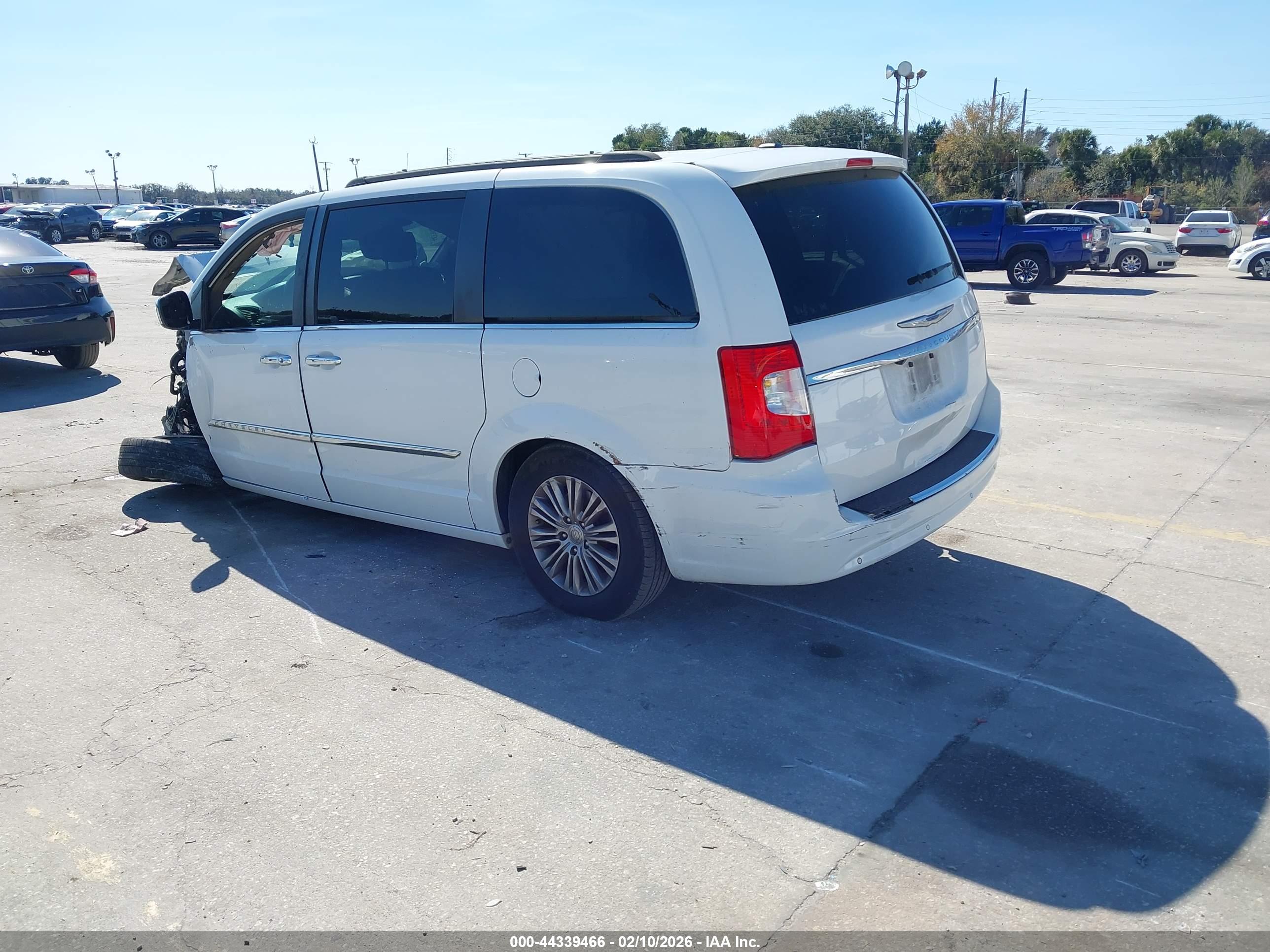CHRYSLER TOWN image 3