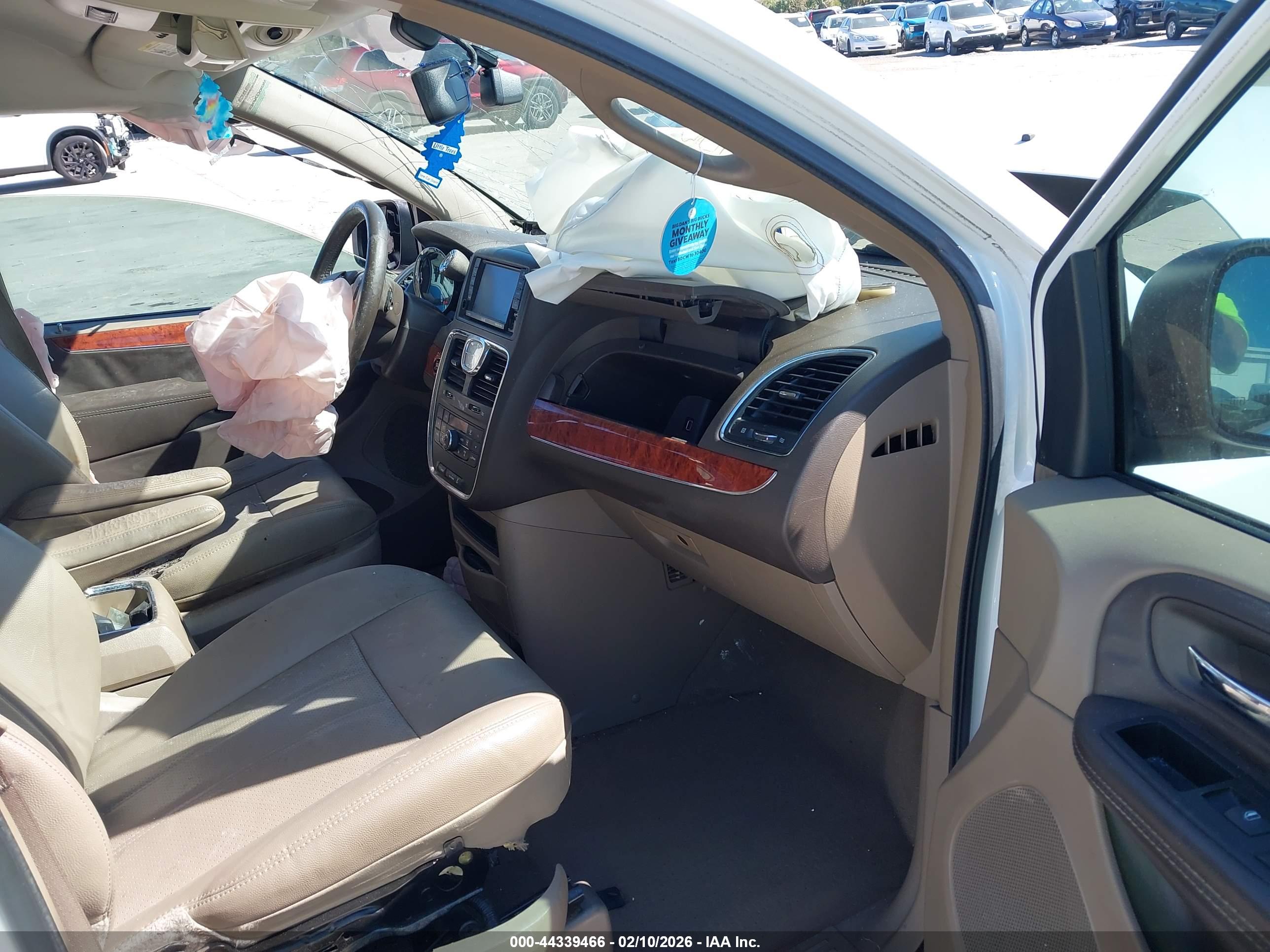 CHRYSLER TOWN image 5