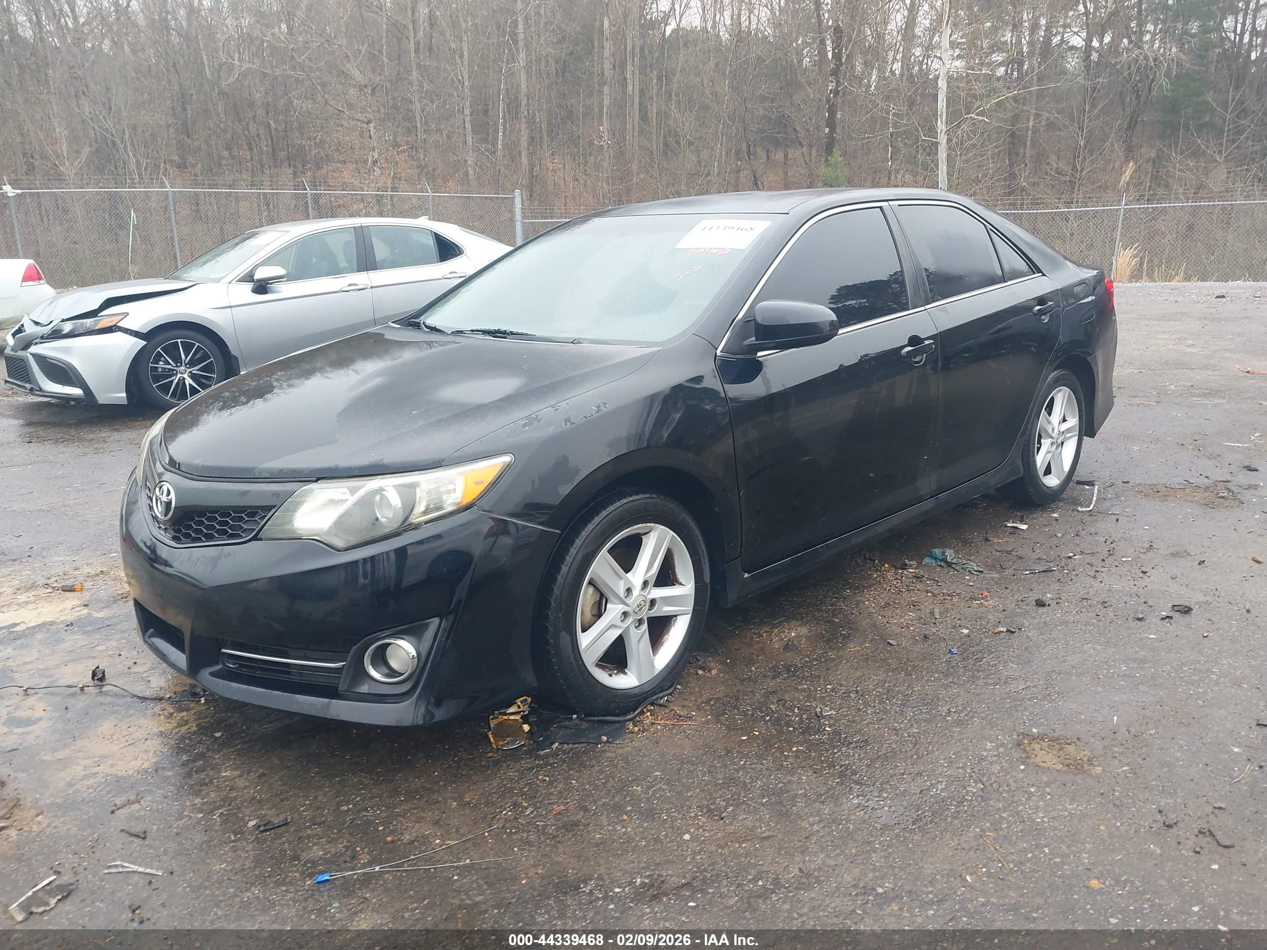 TOYOTA CAMRY image 2