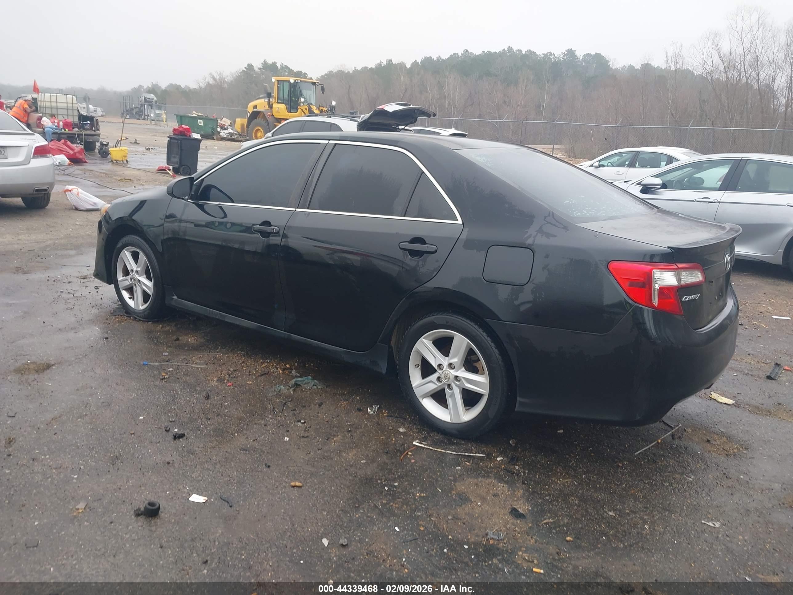 TOYOTA CAMRY image 3