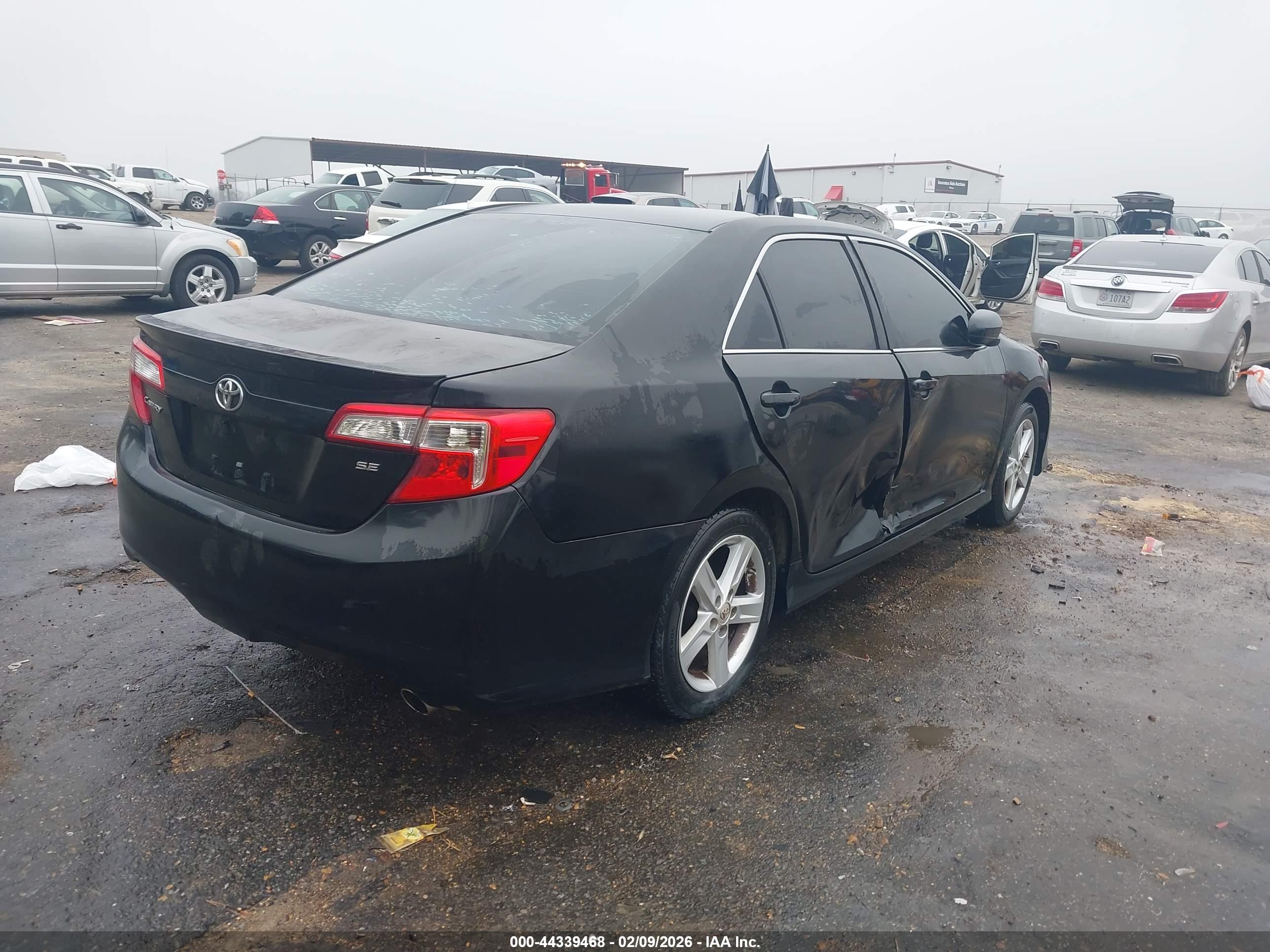 TOYOTA CAMRY image 4