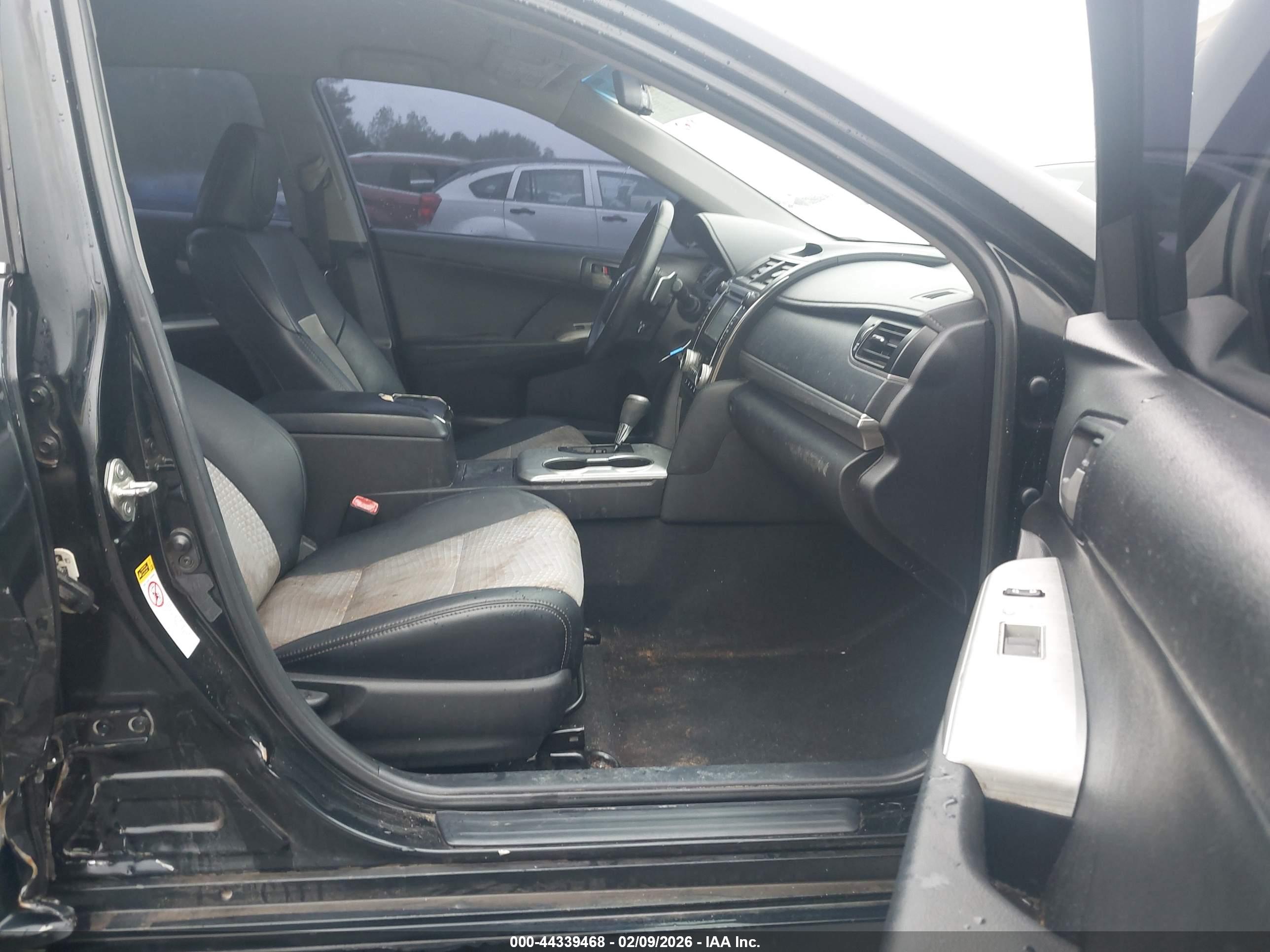 TOYOTA CAMRY image 5
