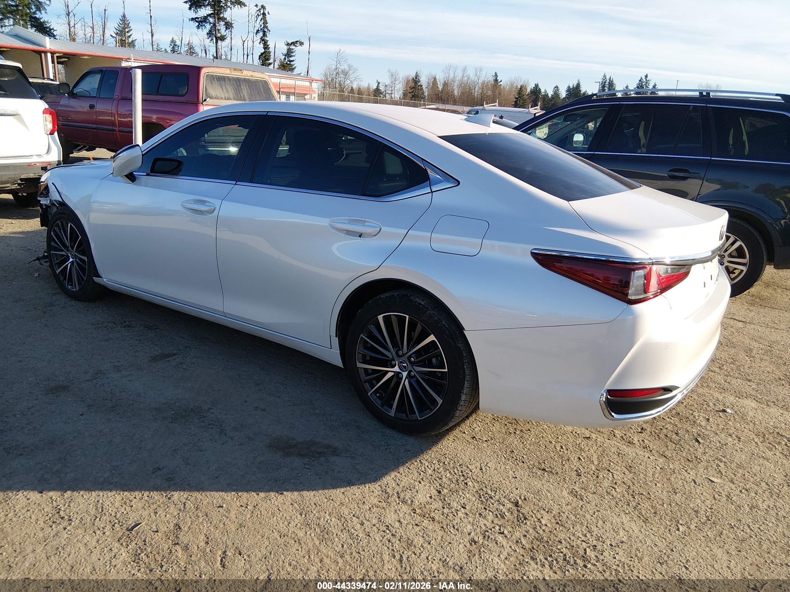 LEXUS ES image 3