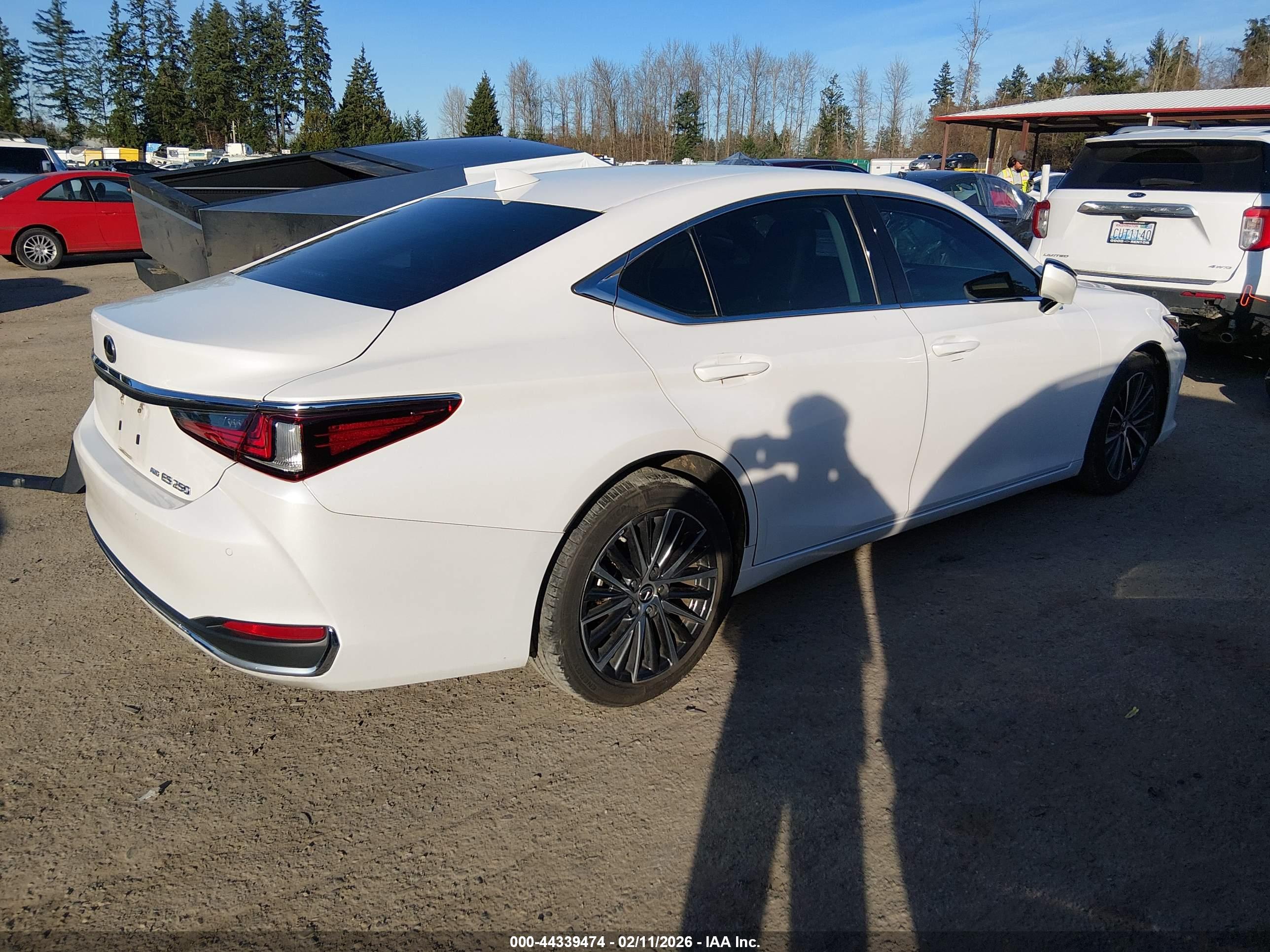 LEXUS ES image 4