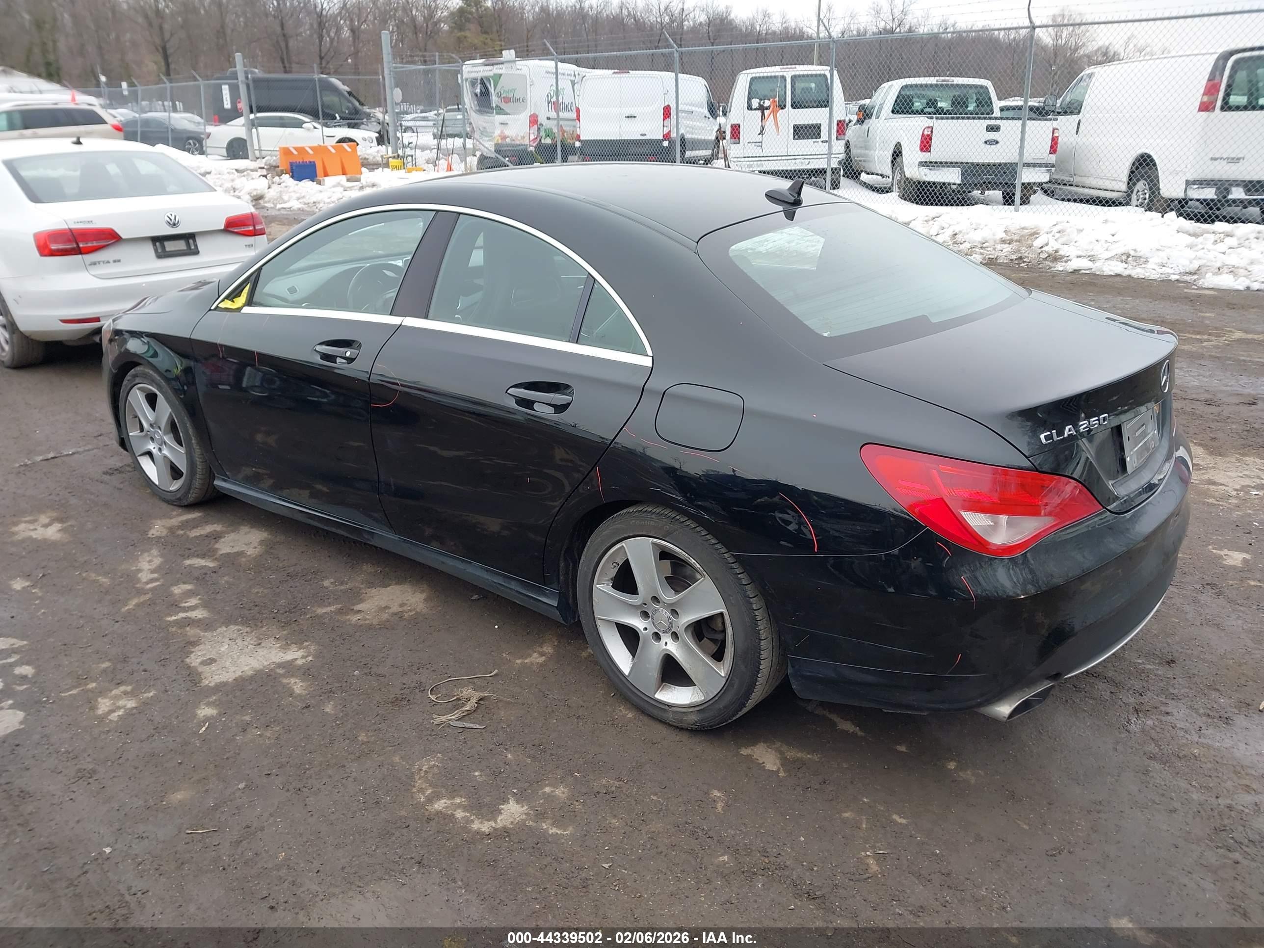 MERCEDES-BENZ CLA image 3