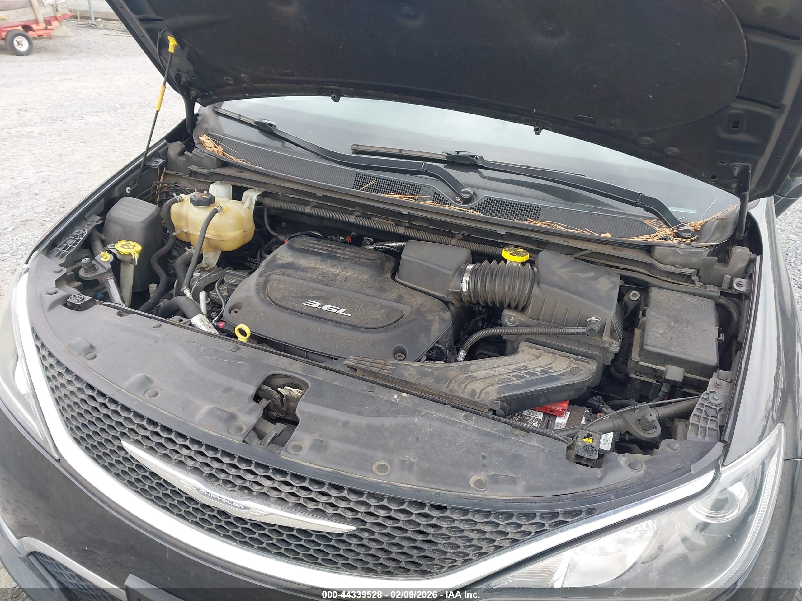 CHRYSLER PACIFICA image 10