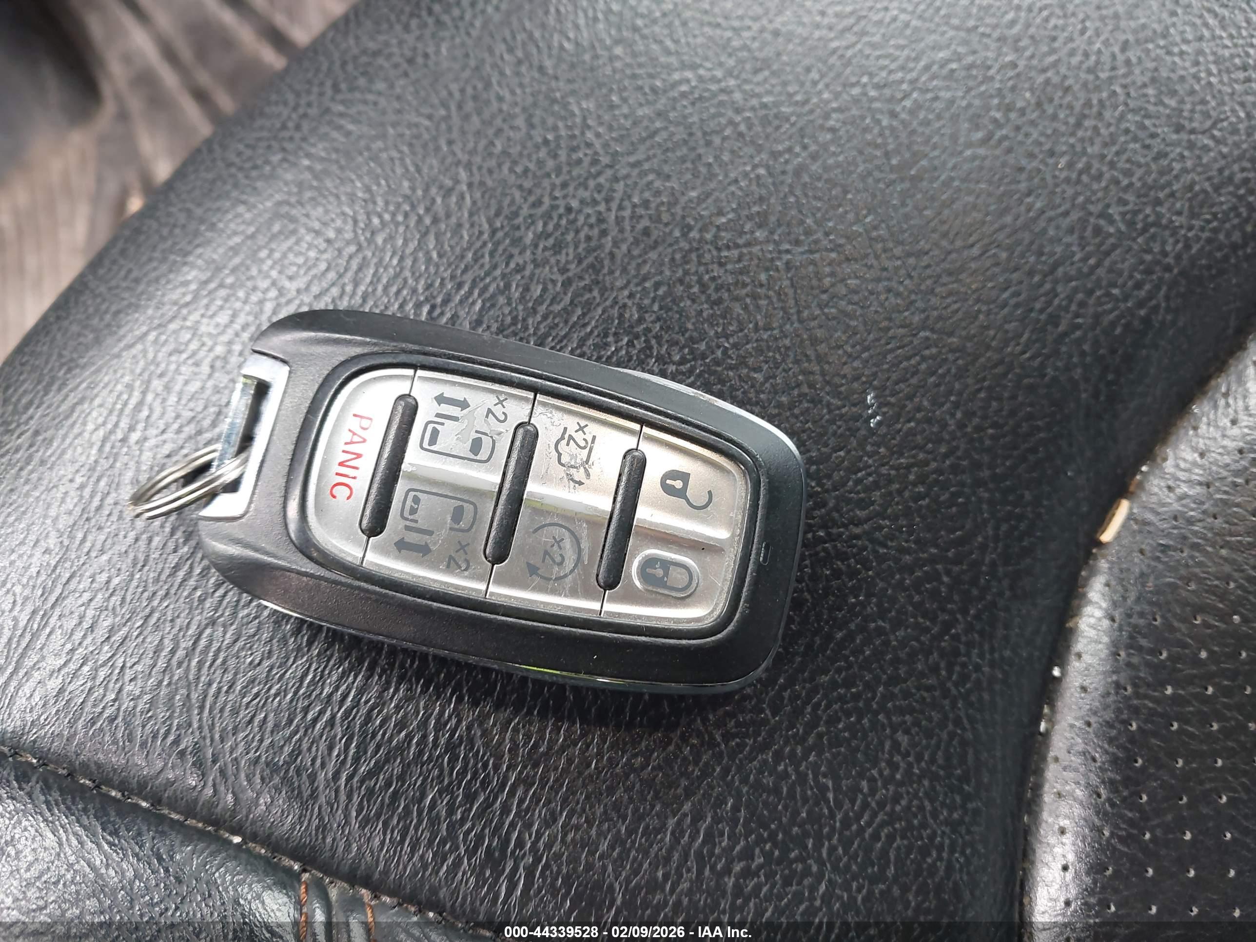 CHRYSLER PACIFICA image 11