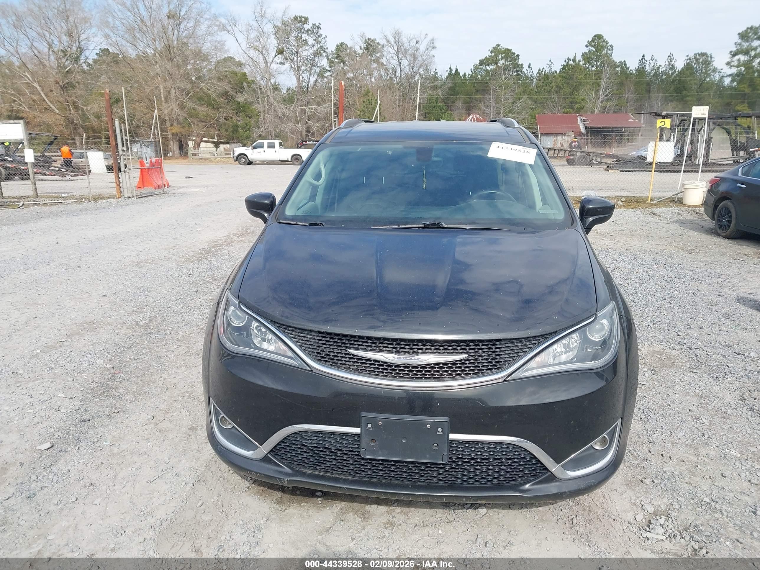 CHRYSLER PACIFICA image 6