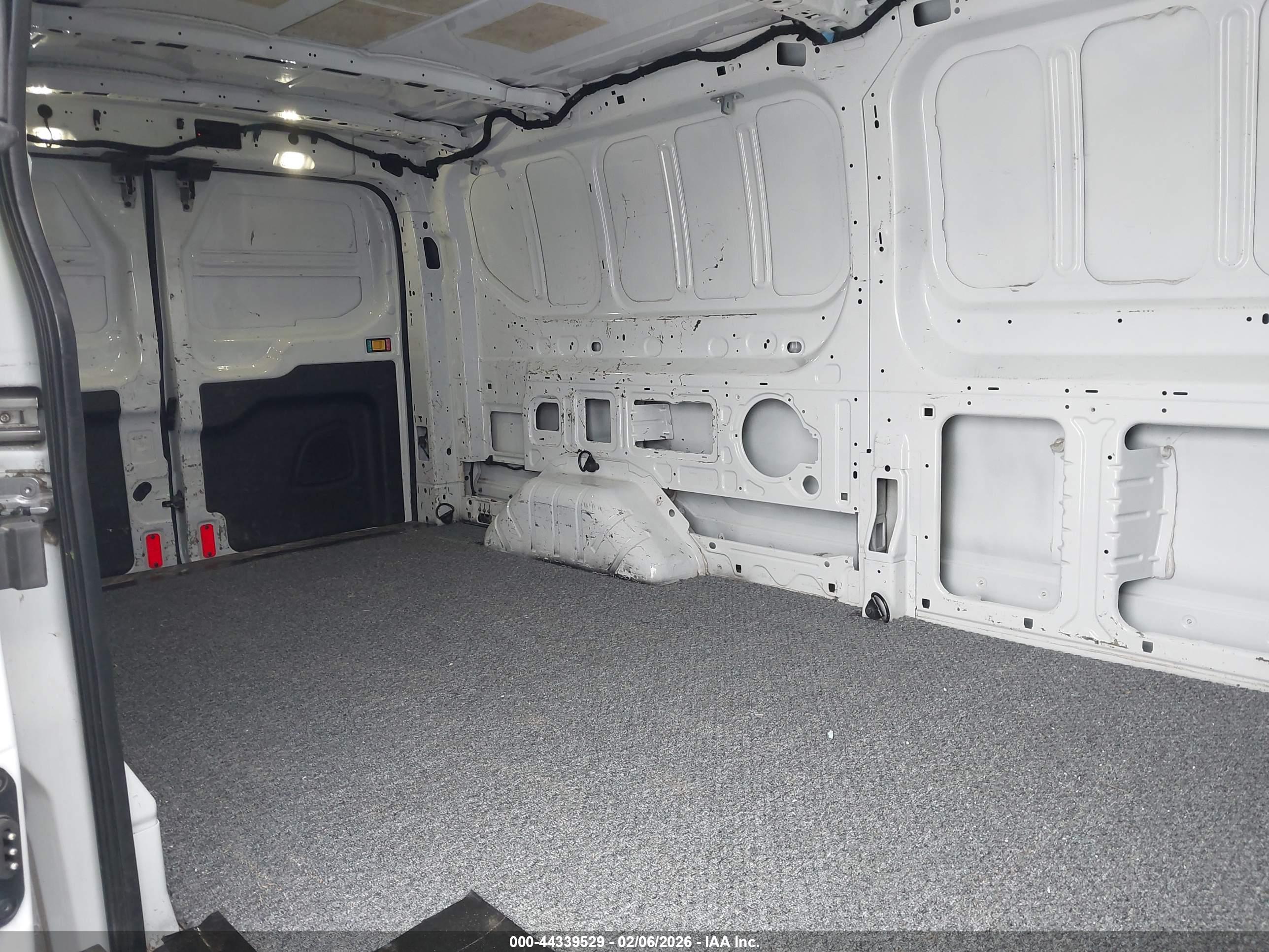 FORD TRANSIT-350 image 8
