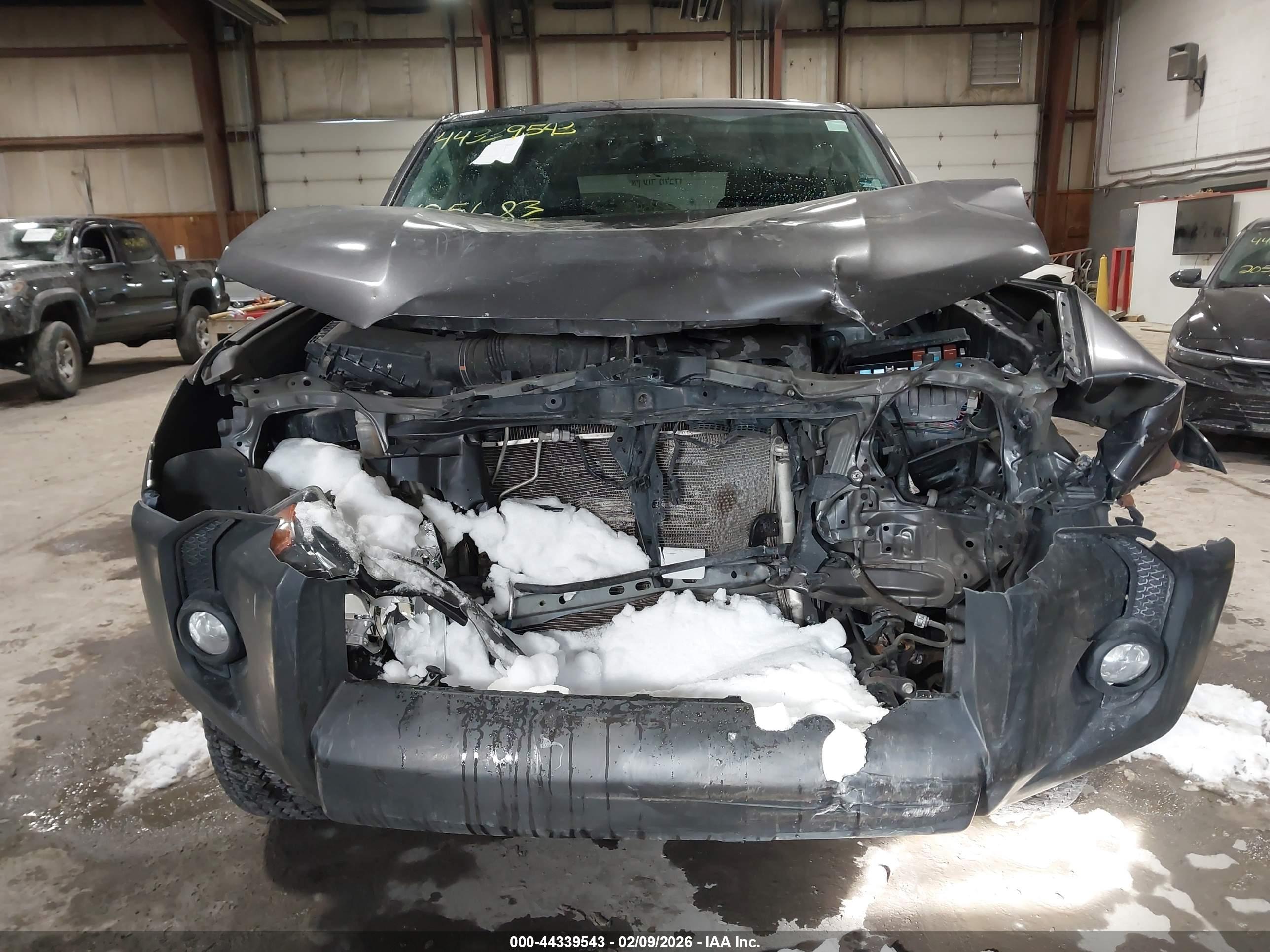 TOYOTA 4RUNNER image 6