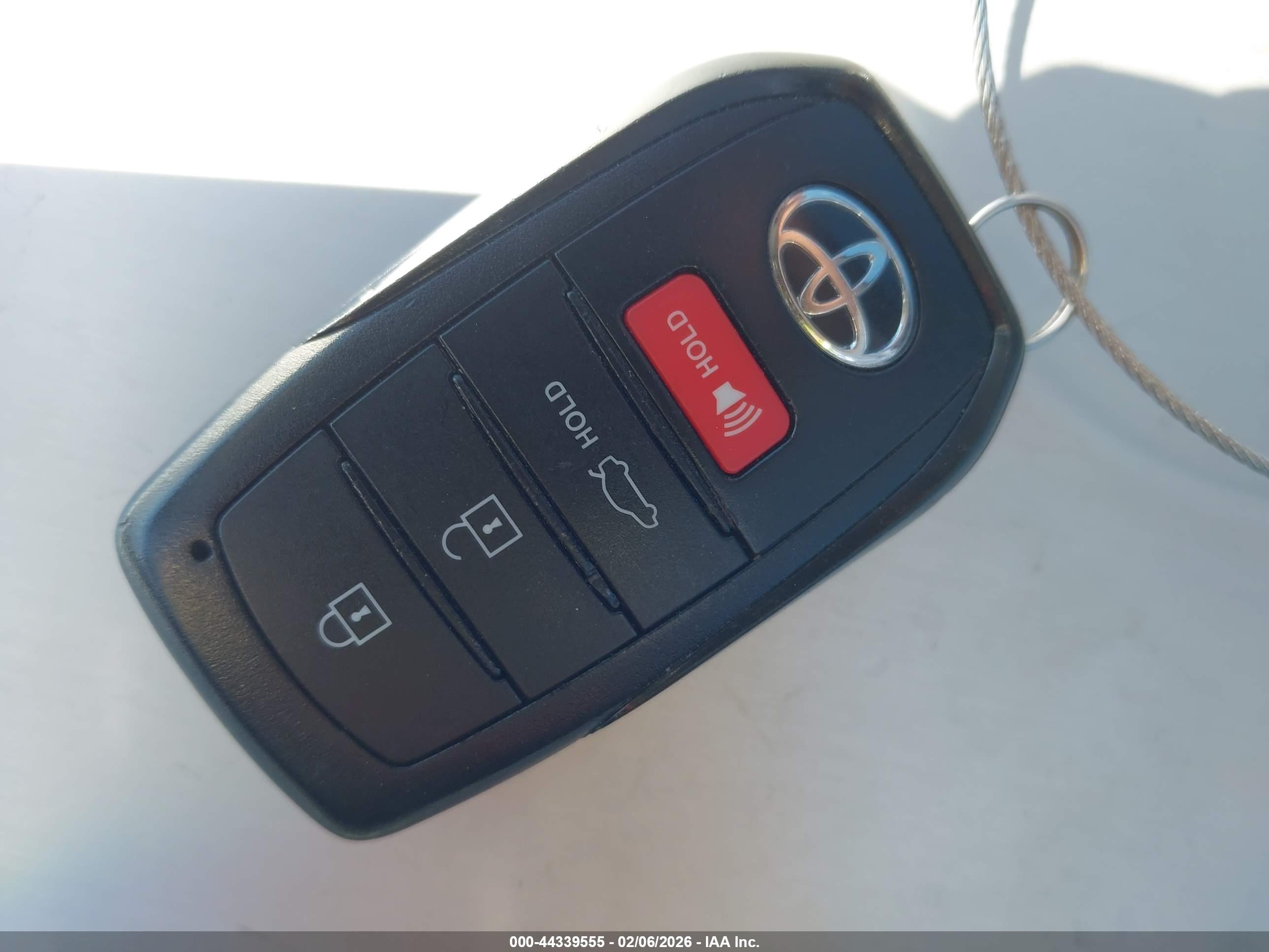 TOYOTA CAMRY image 11