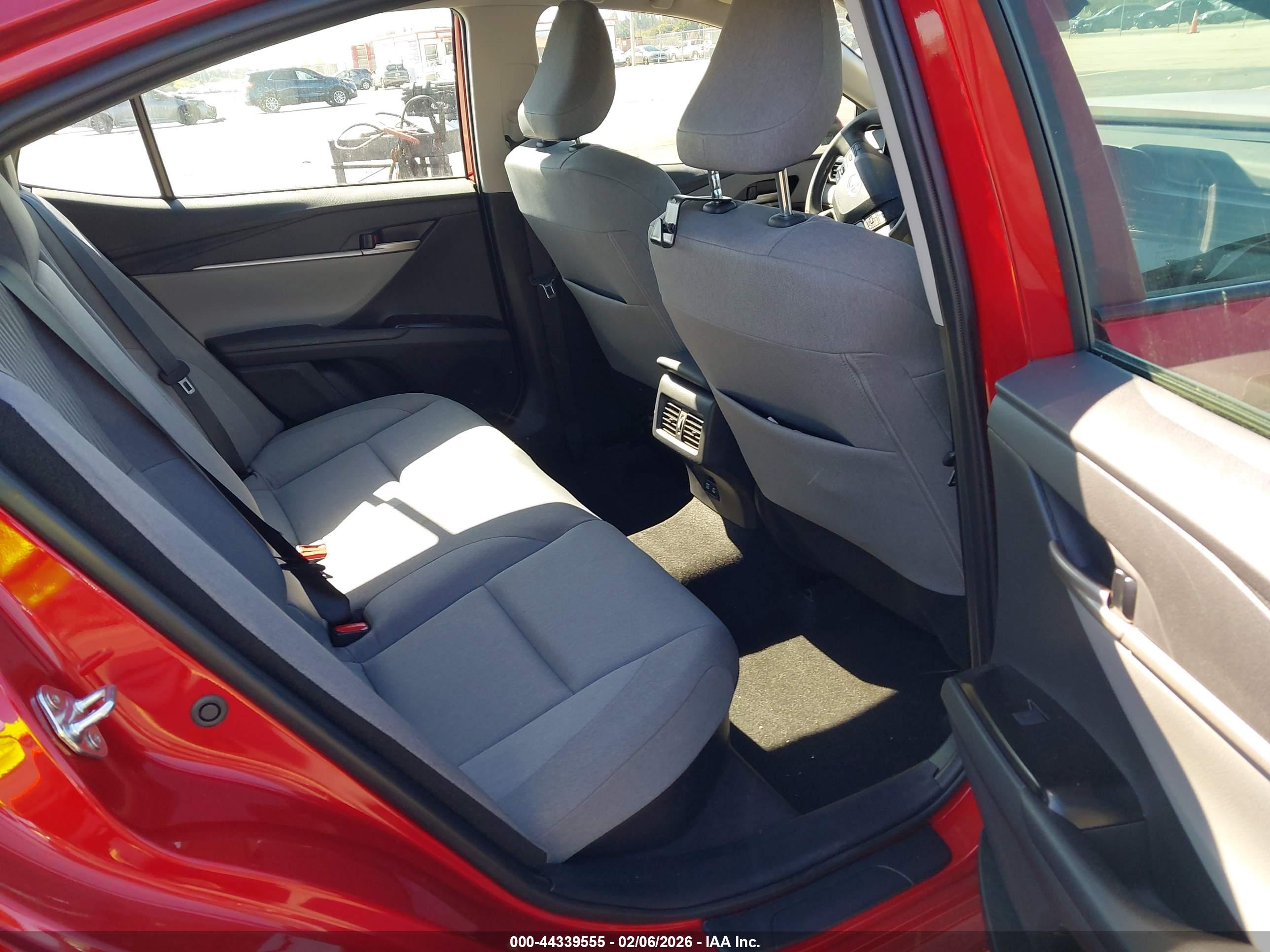 TOYOTA CAMRY image 8