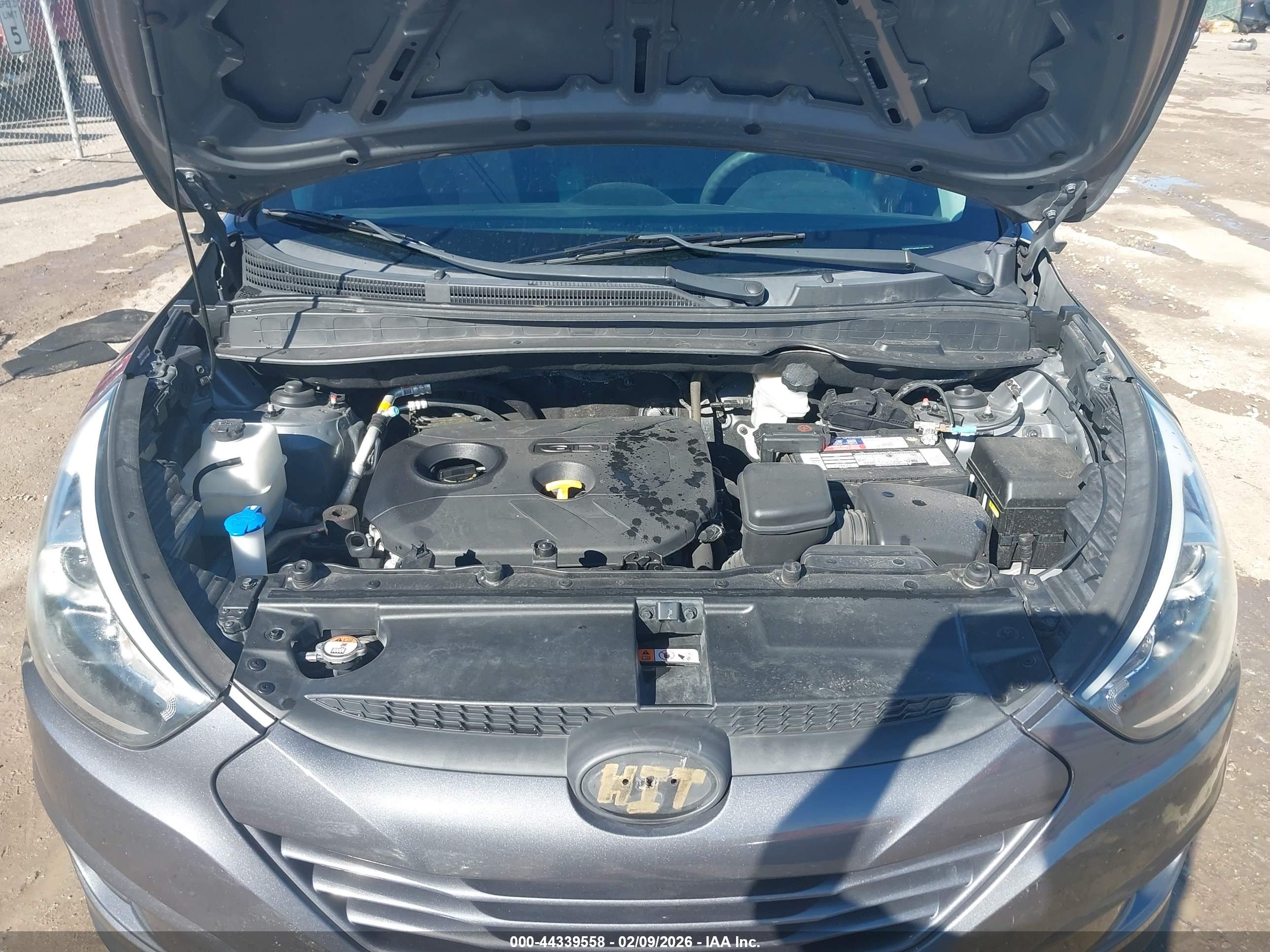 HYUNDAI TUCSON image 10