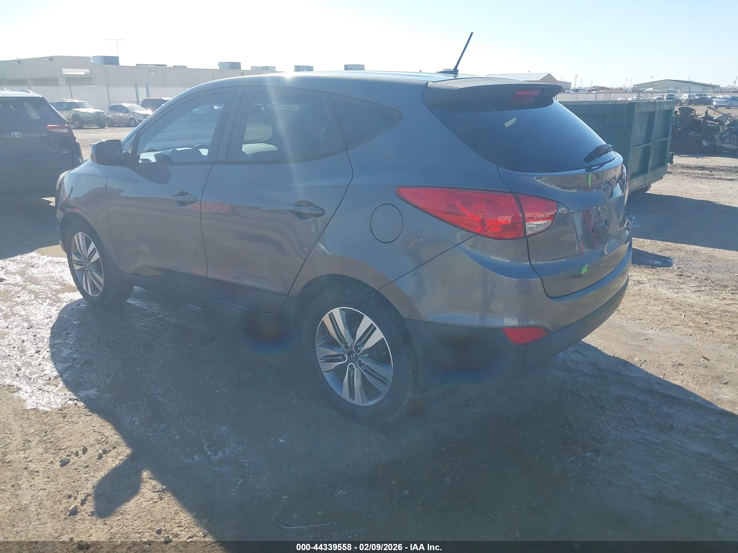 HYUNDAI TUCSON image 3