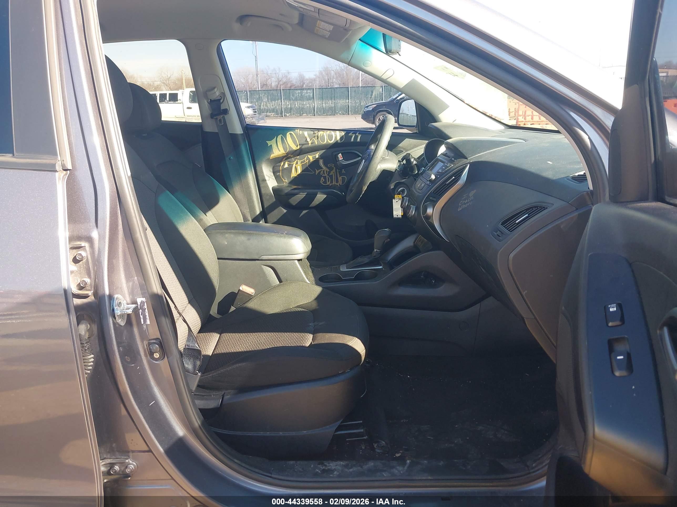 HYUNDAI TUCSON image 5