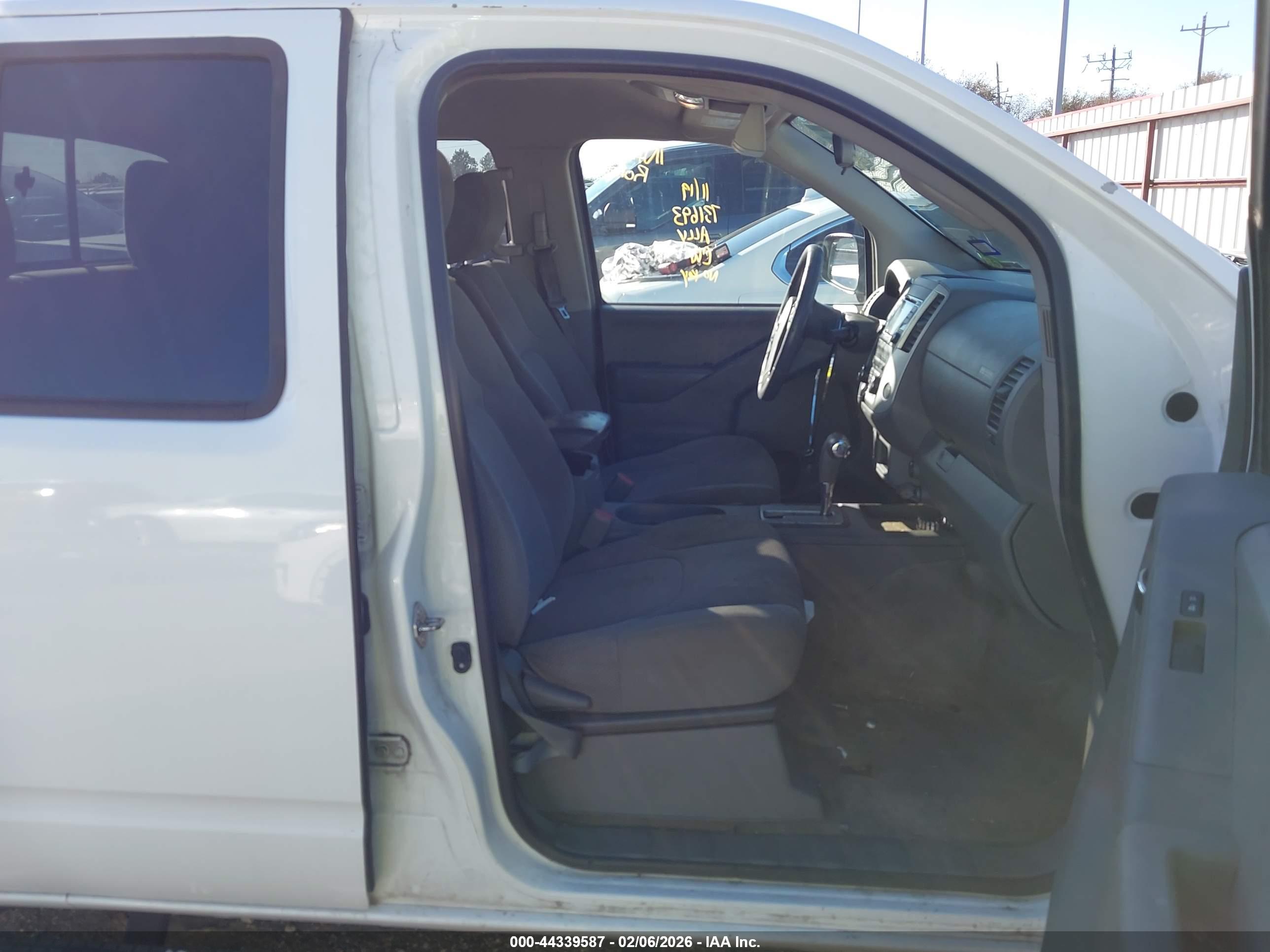 NISSAN FRONTIER image 5