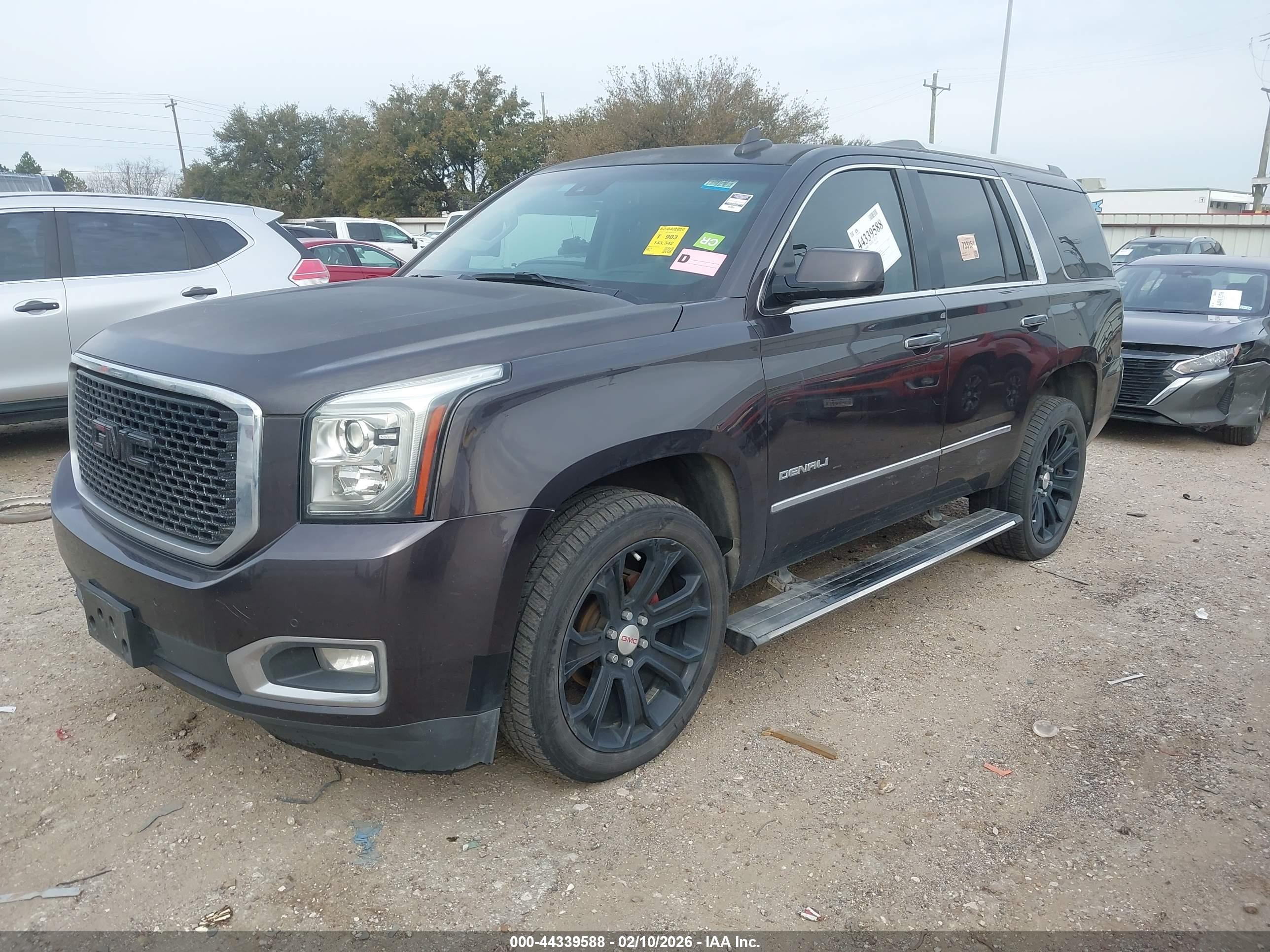 GMC YUKON image 2