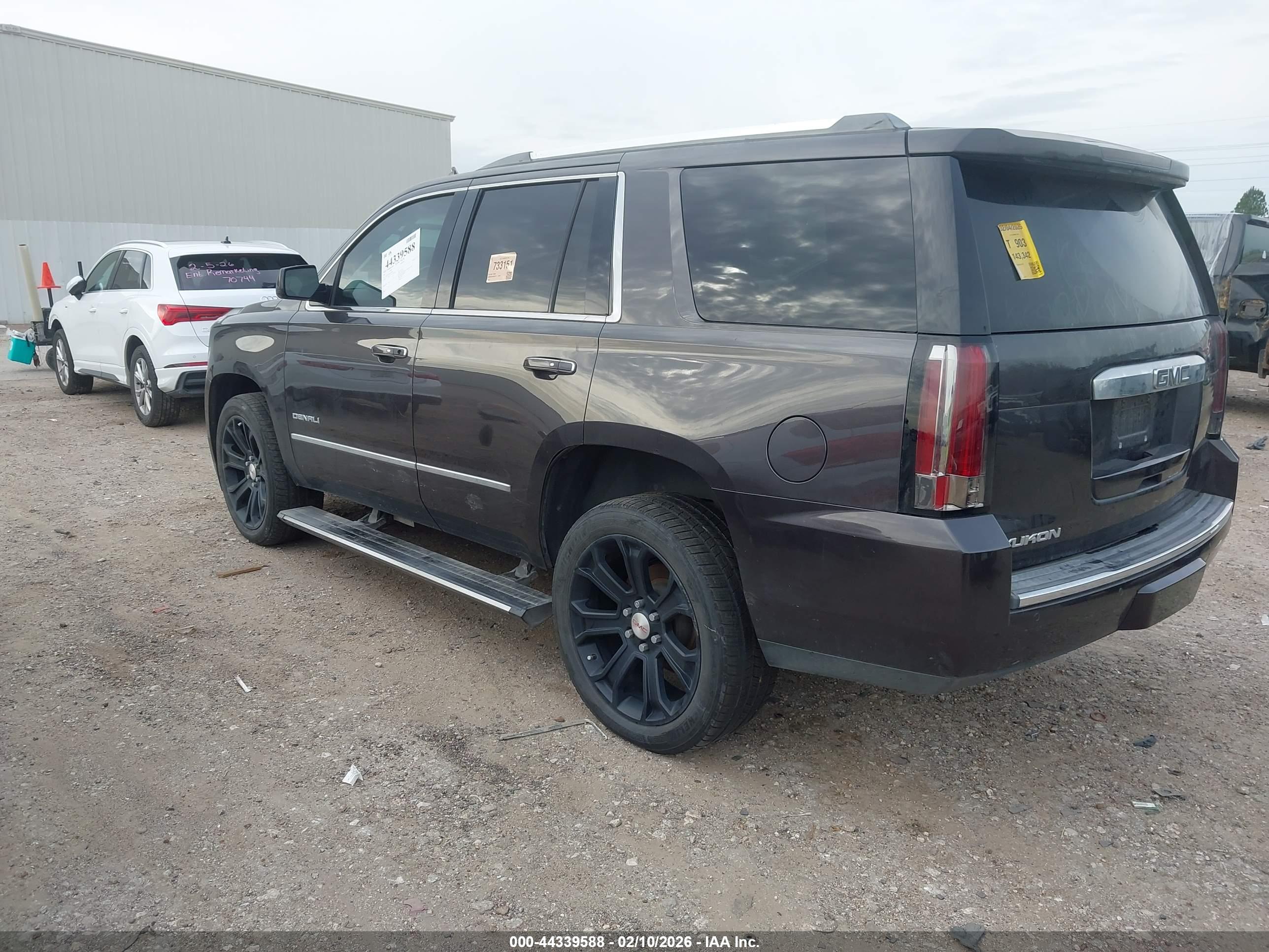 GMC YUKON image 3