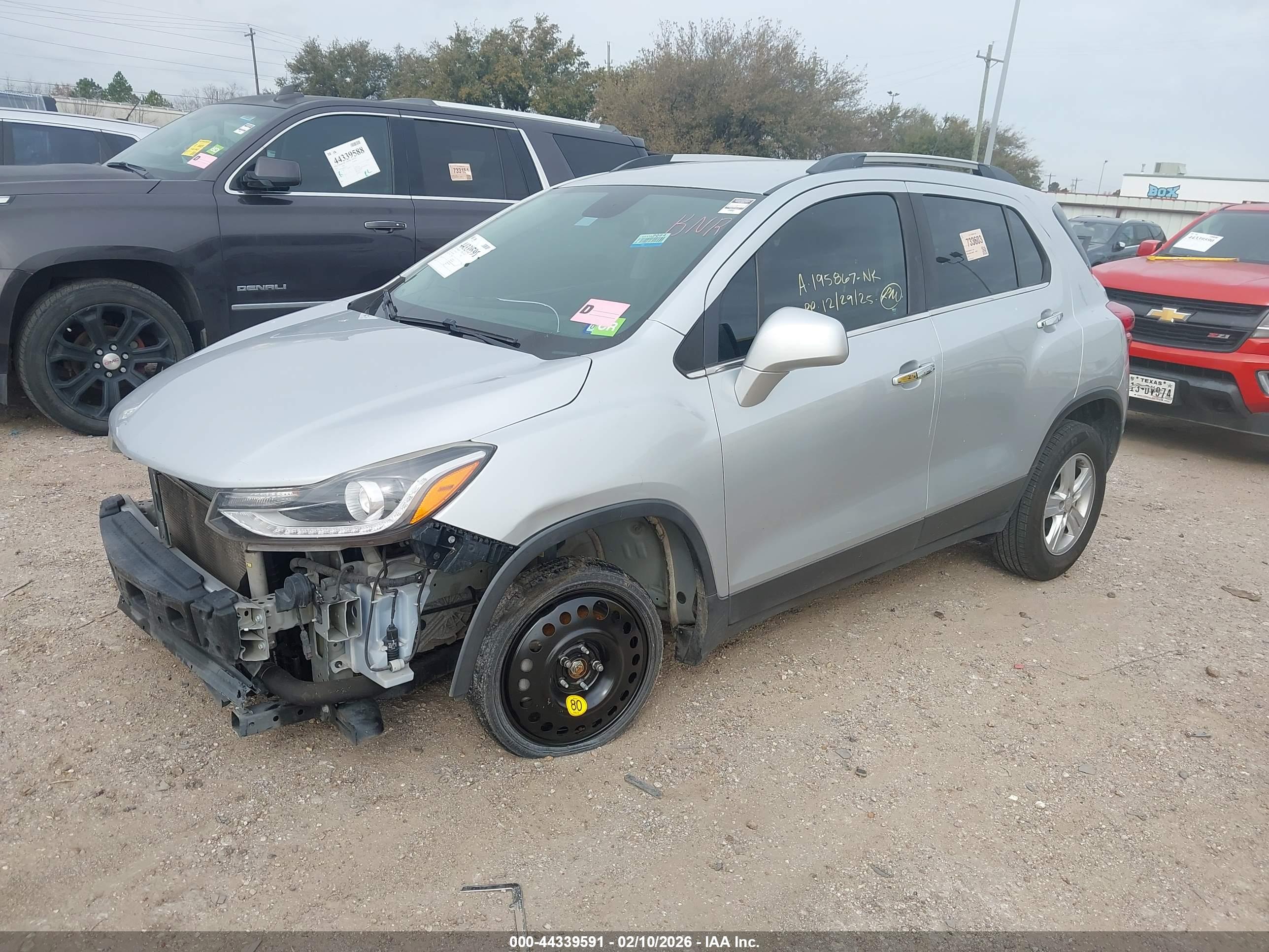 CHEVROLET TRAX image 2