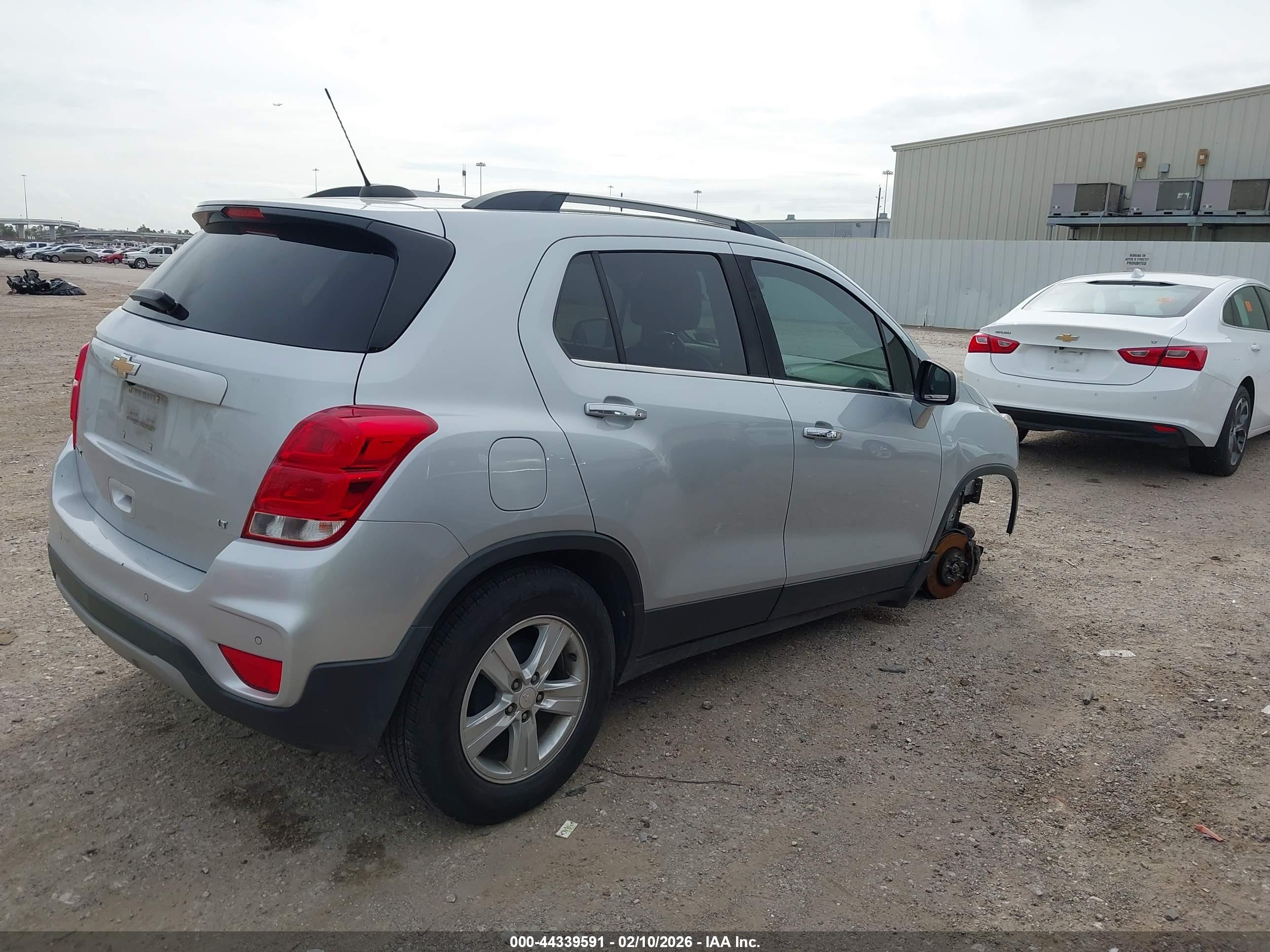 CHEVROLET TRAX image 4