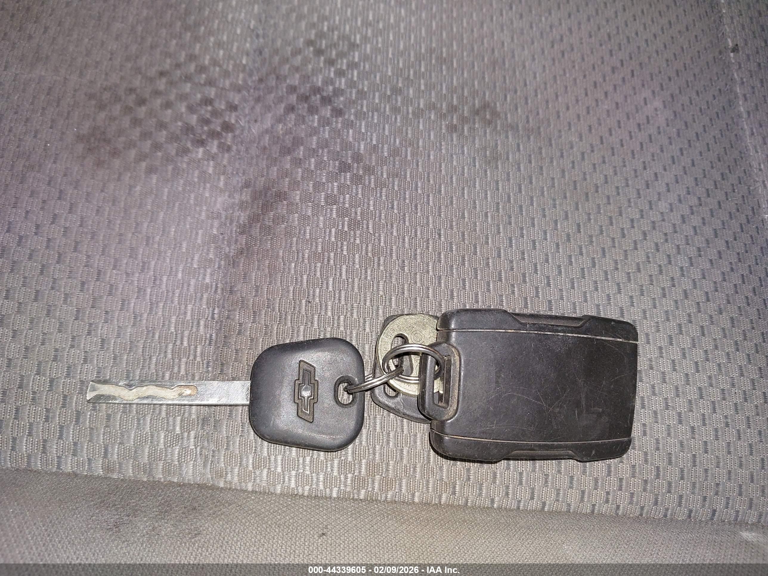 CHEVROLET SILVERADO image 11