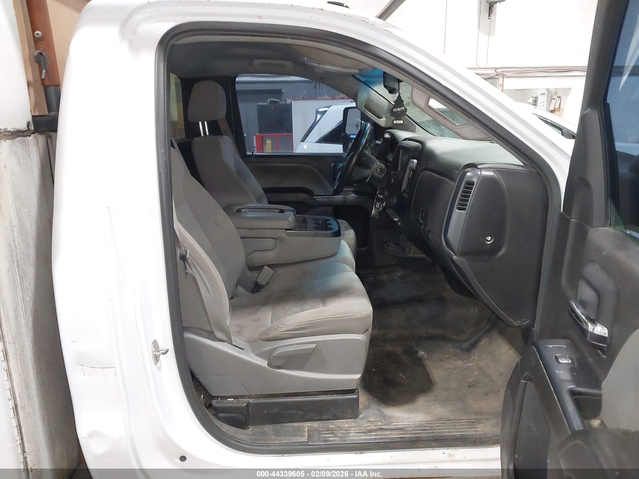 CHEVROLET SILVERADO image 5