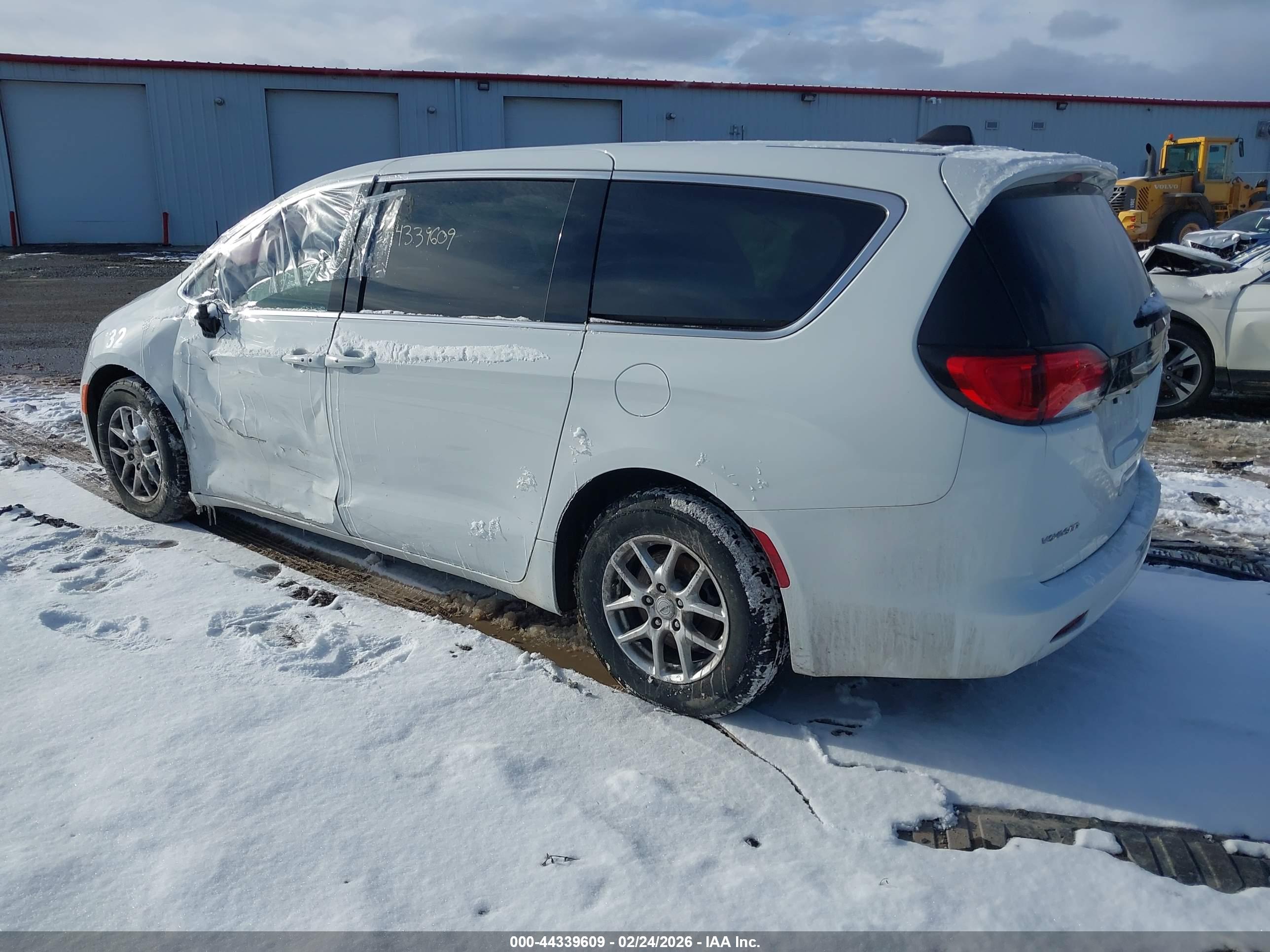 CHRYSLER VOYAGER image 3