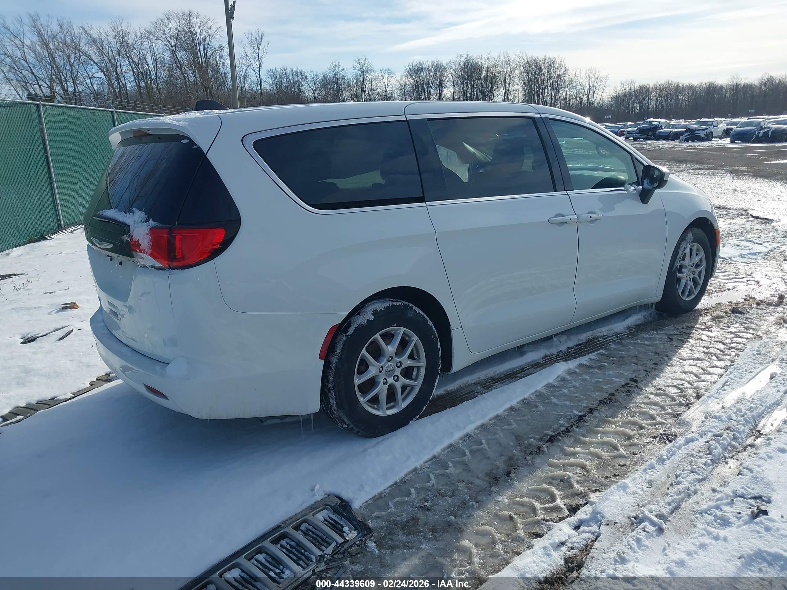 CHRYSLER VOYAGER image 4