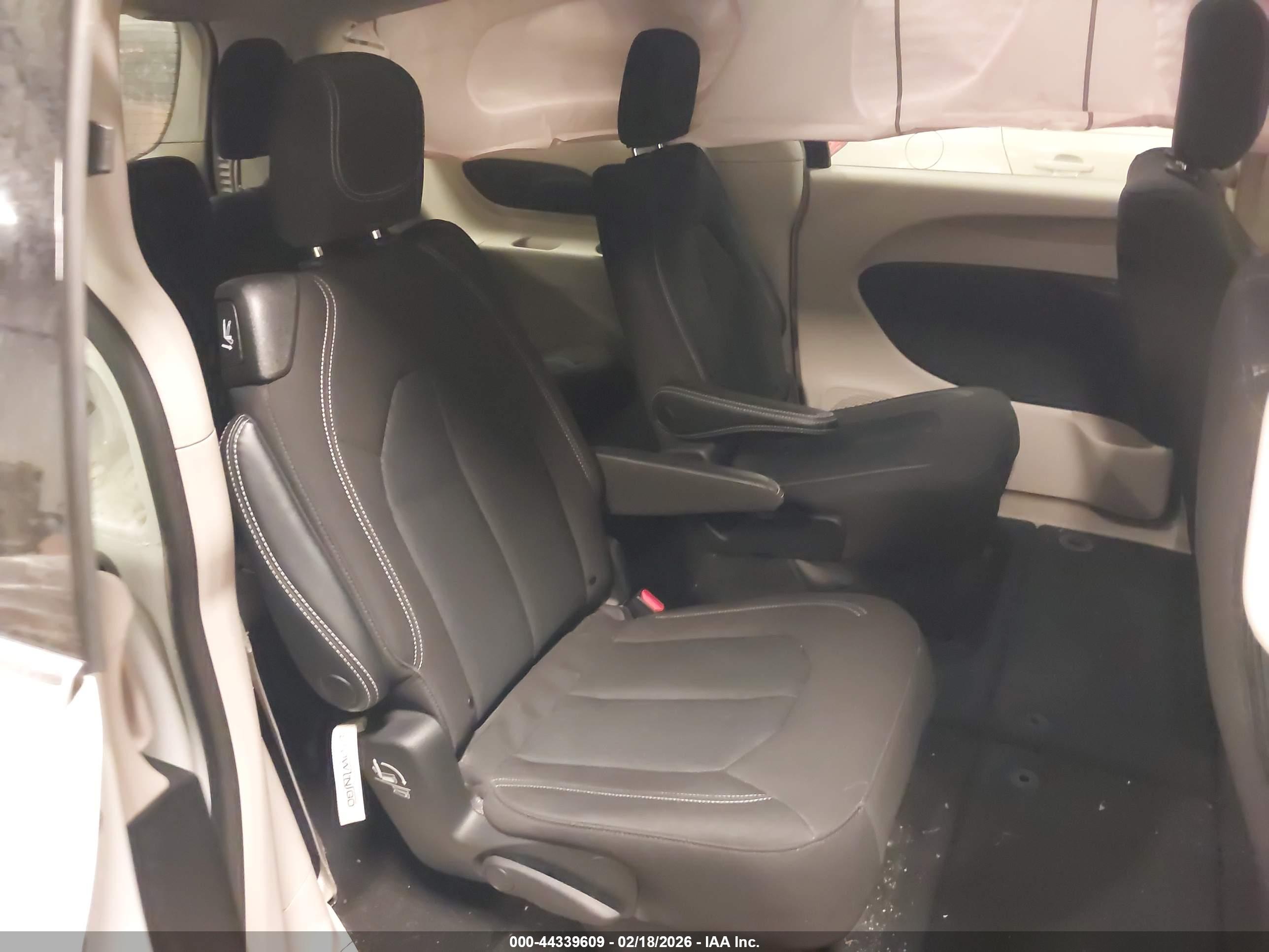 CHRYSLER VOYAGER image 8